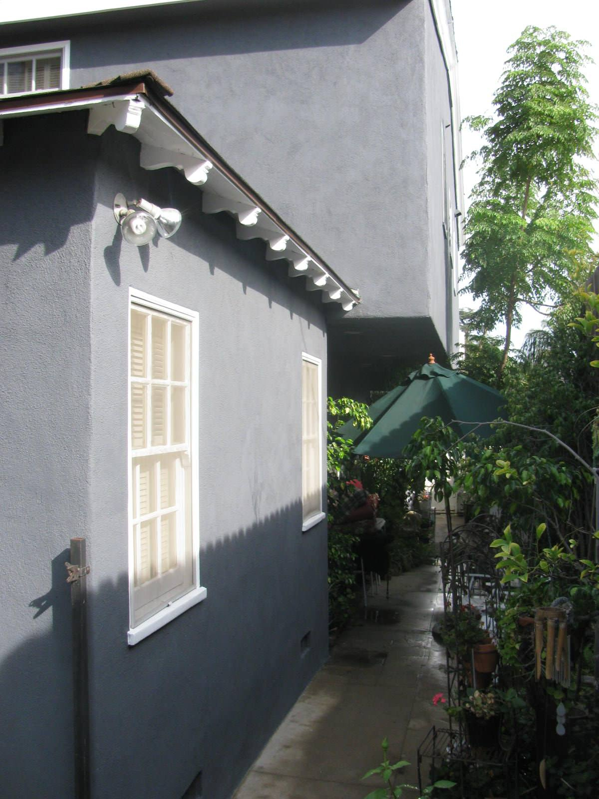 Как правильно: Выбрать краску для наружных работ