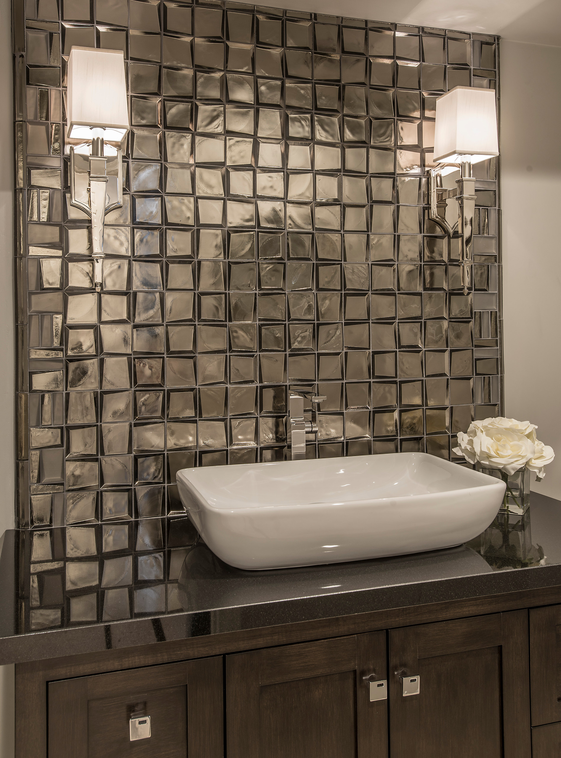 Больше не нужно: Зеркало над раковиной