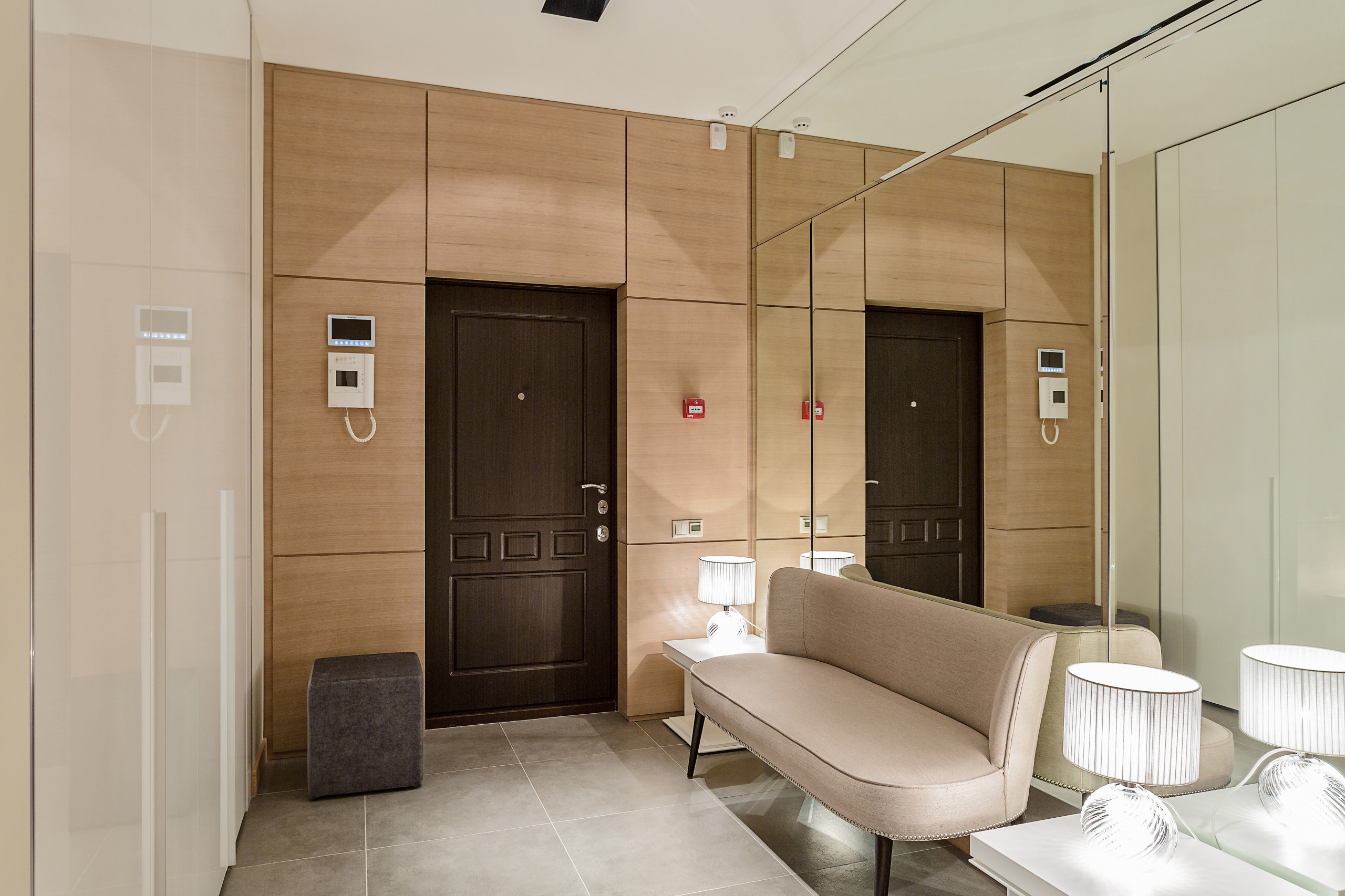 Освещение в прихожей: 11 приемов, которые «работают»