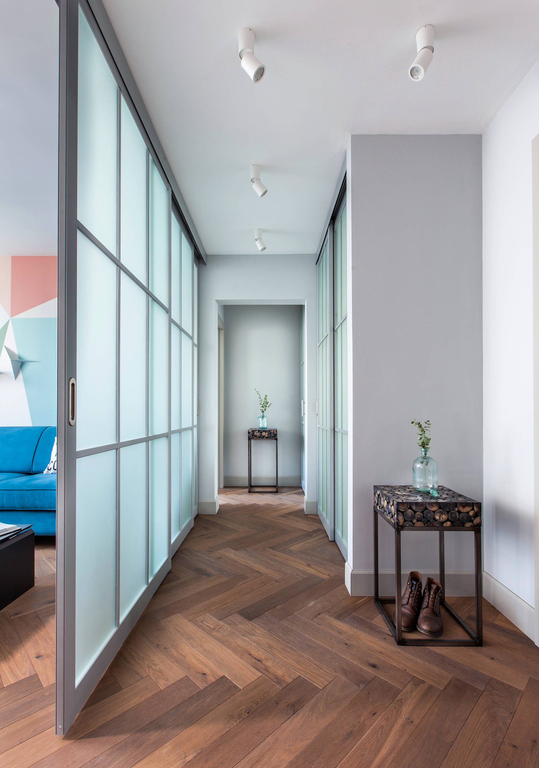 Идеи для узких коридоров и тесных прихожих: убрать нельзя оставить