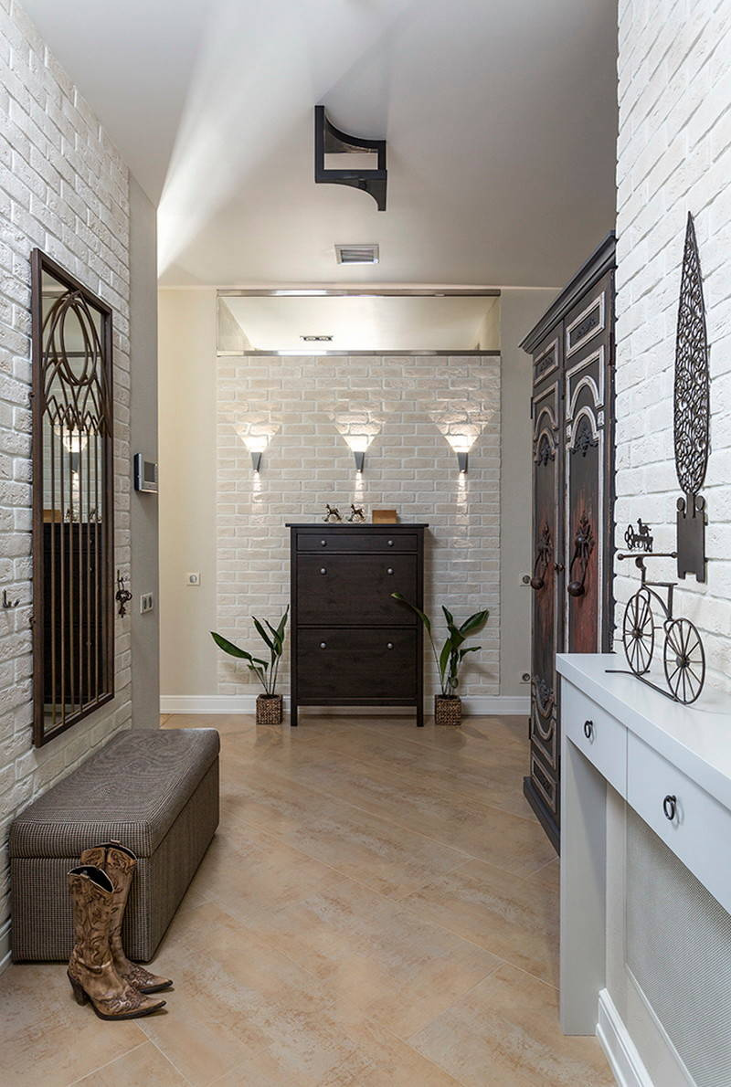 Houzz тур: Квартира со старыми бревнами, кирпичом и телефонной будкой