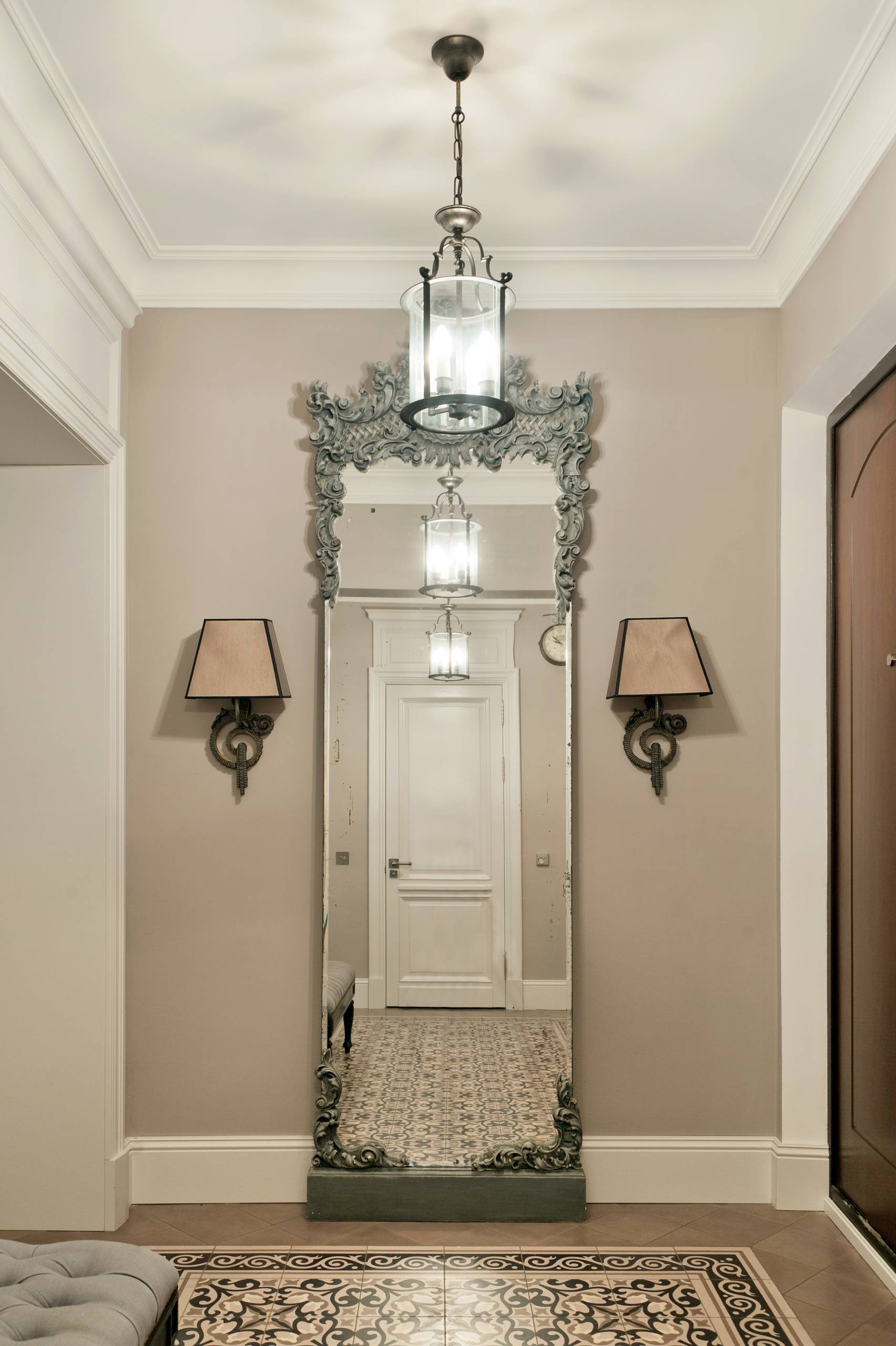 Освещение в прихожей: 11 приемов, которые «работают»