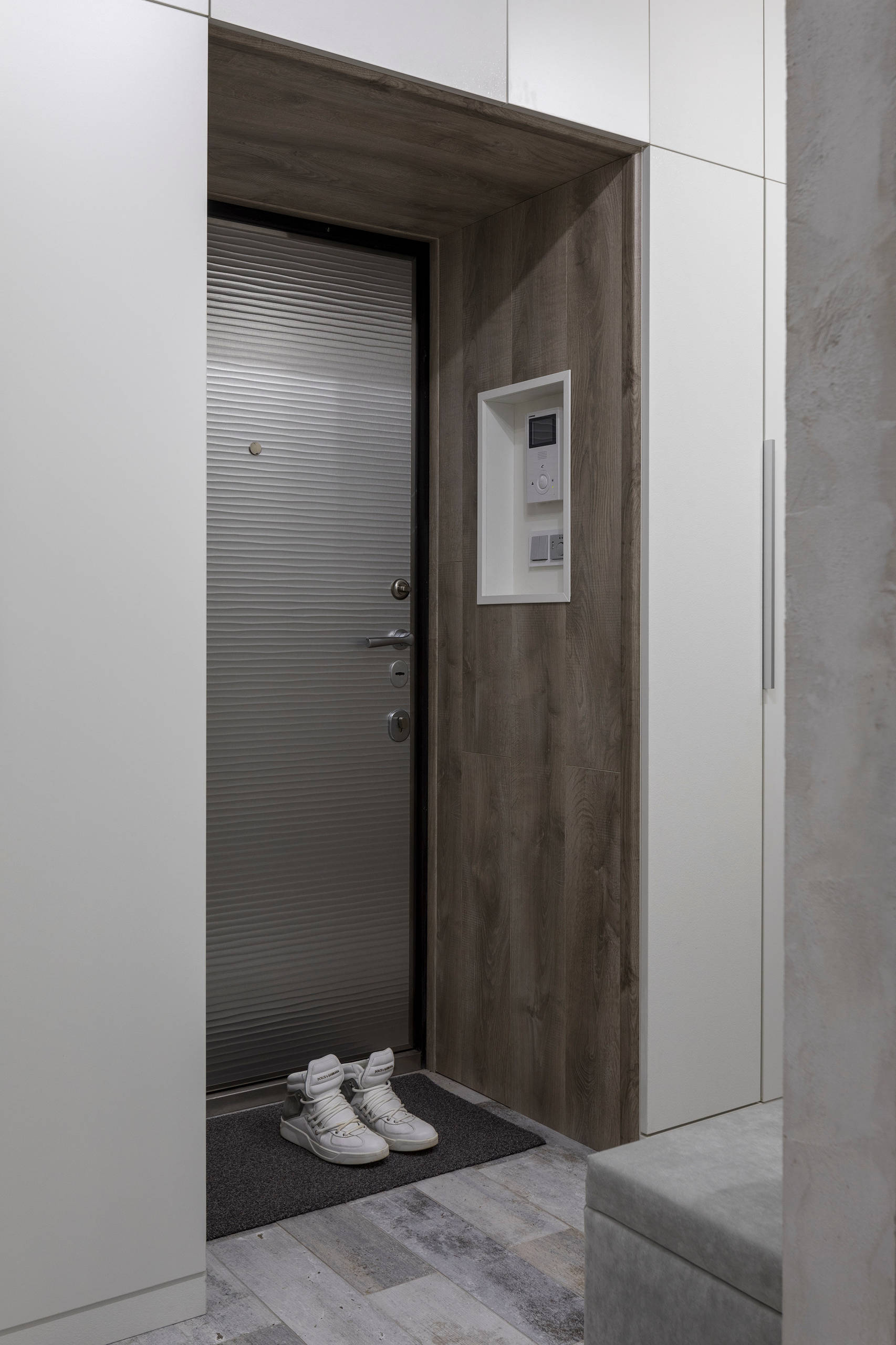 Просто фото: Привет, дерево — в прихожей