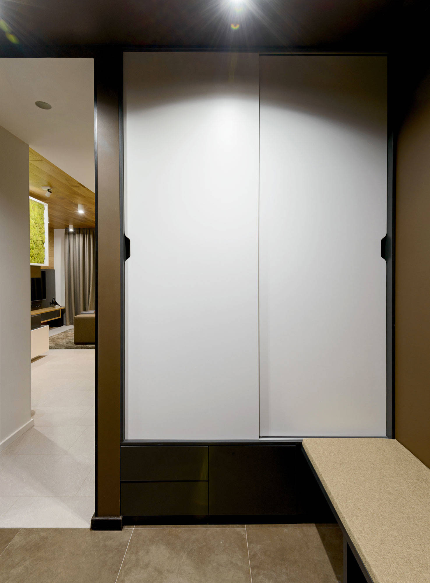 Houzz тур: Камин, мох и граффити в Новосибирске