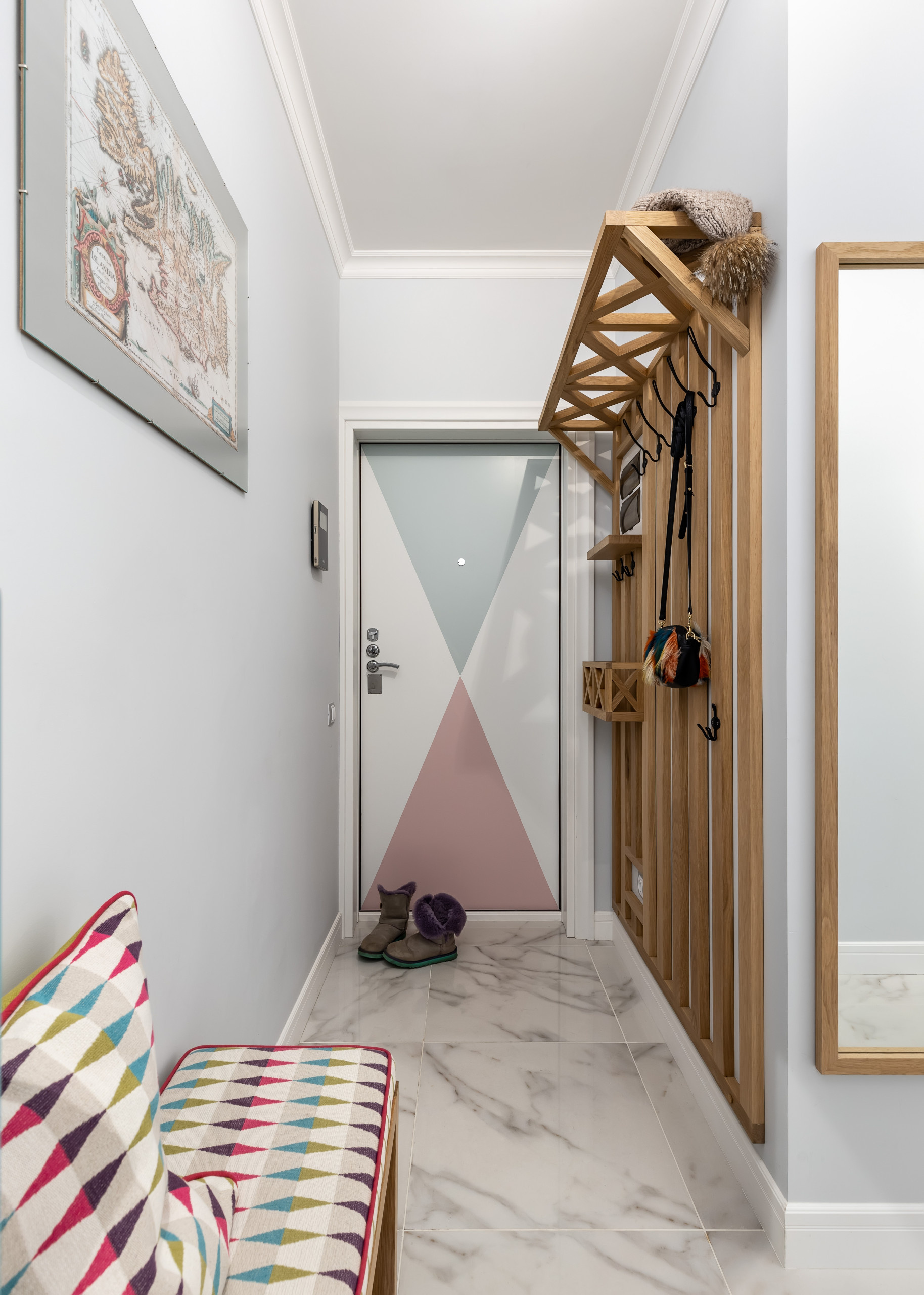 Идеи для узких коридоров и тесных прихожих: убрать нельзя оставить