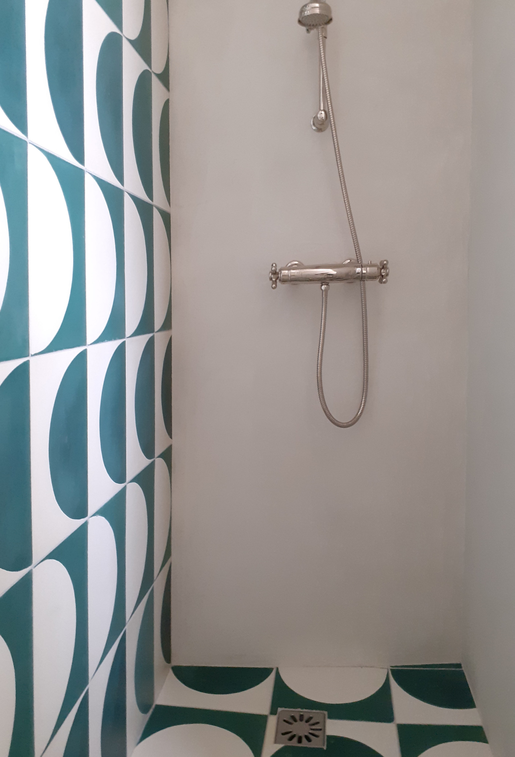 Просто фото: Хаоc и геометрия — в плитке