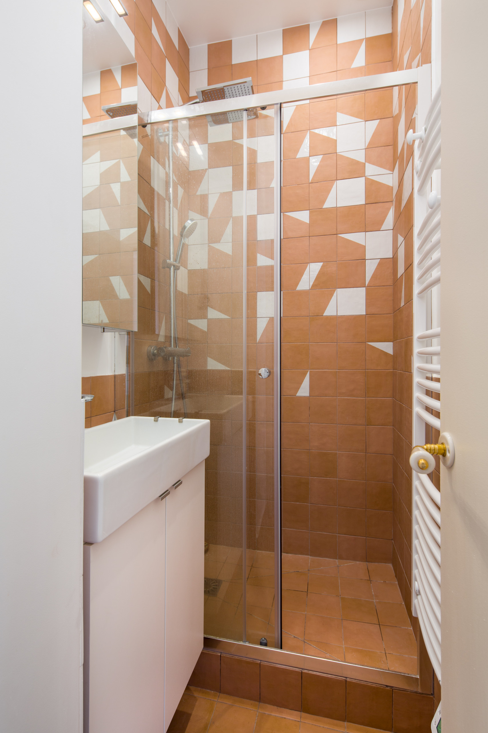 Просто фото: Хаоc и геометрия — в плитке