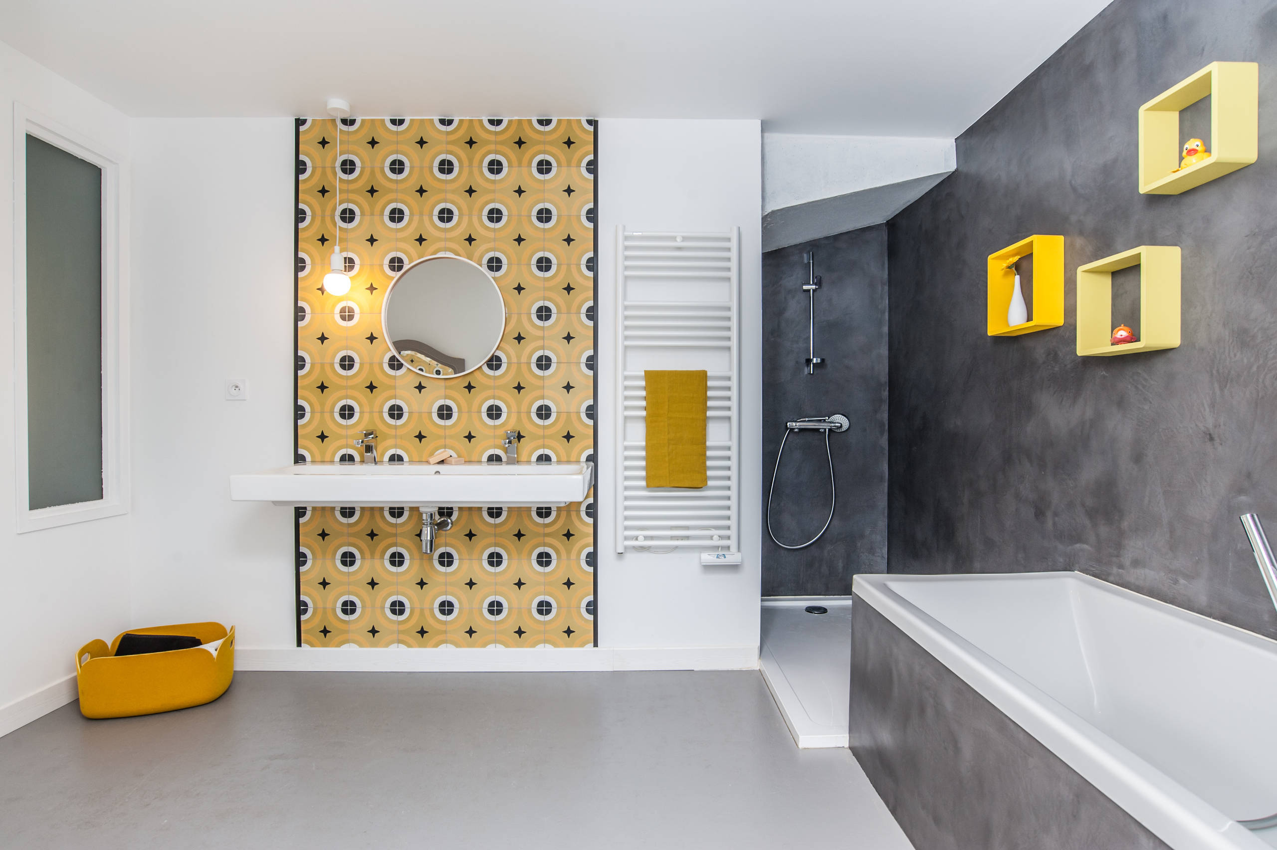 Экраны: Как рационально использовать пространство под ванной