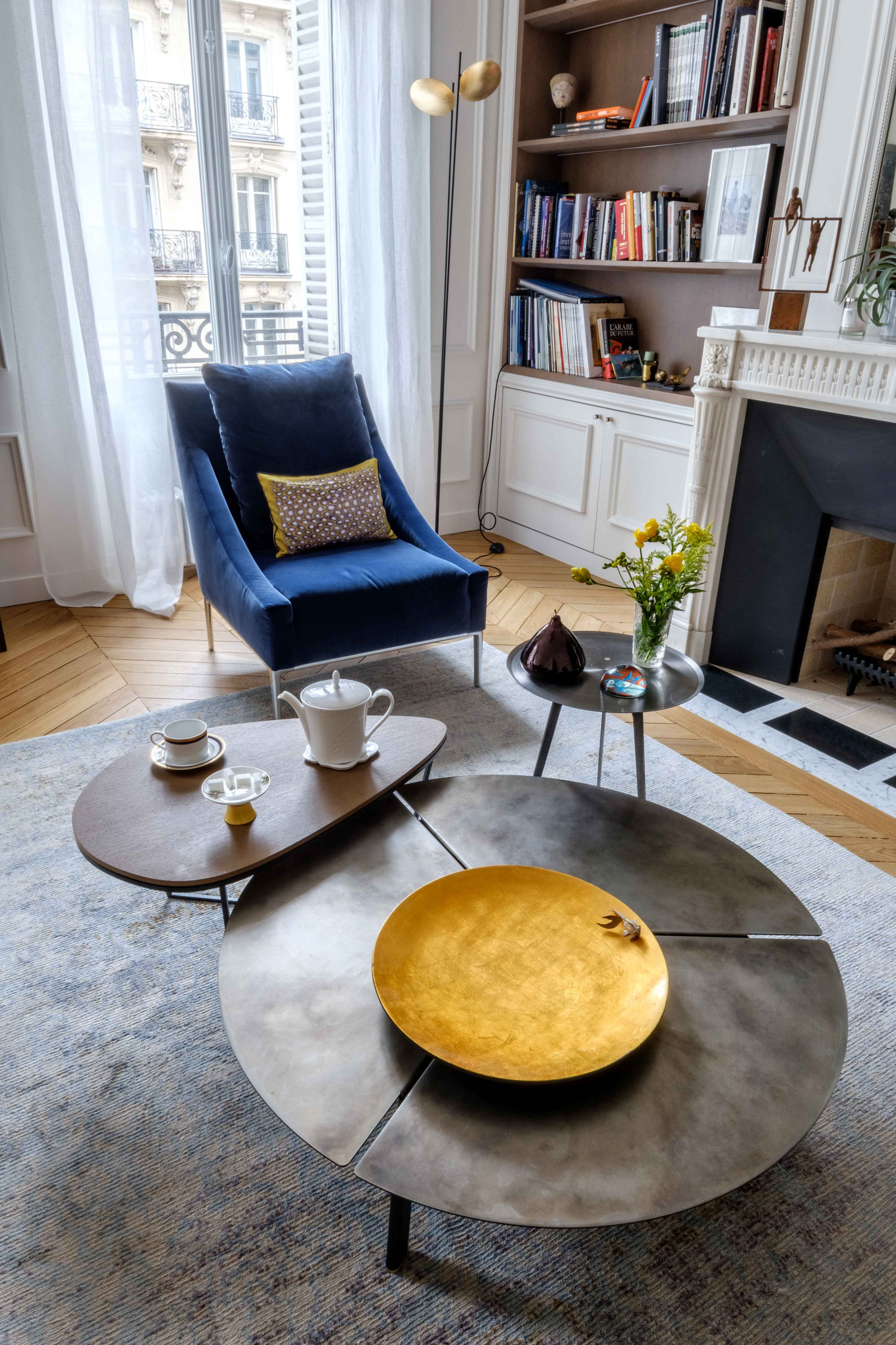 Вопрос: Как расставить диван и кресла