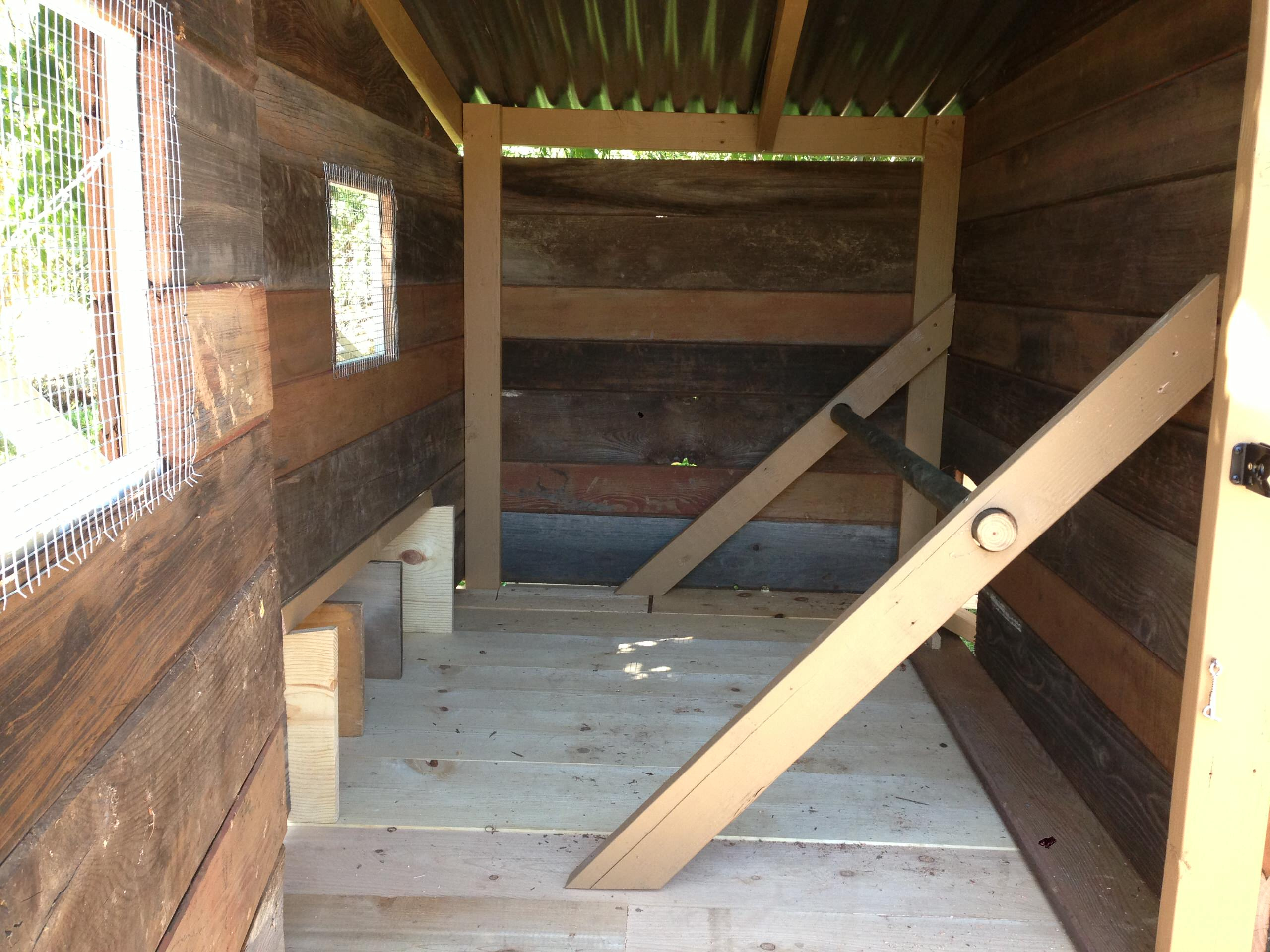 Вопрос: Как построить курятник своими руками