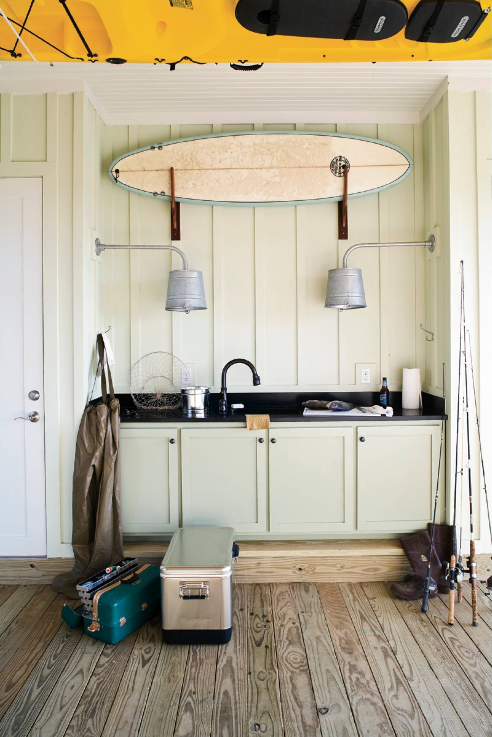 Новый свет: как нетривиально использовать светильники в интерьере