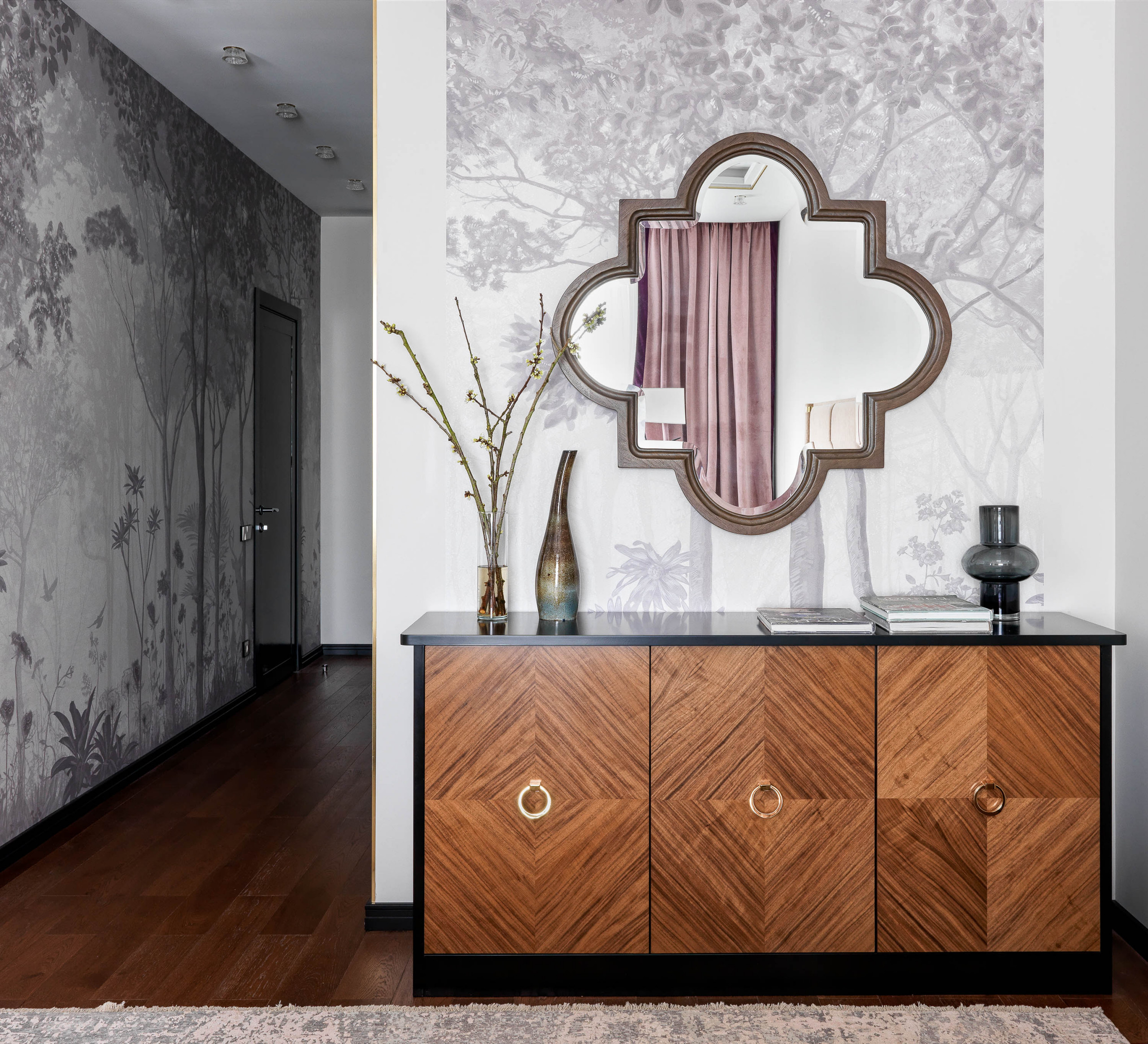 Houzz тур: Изумрудная квартира с фресками и мрамором