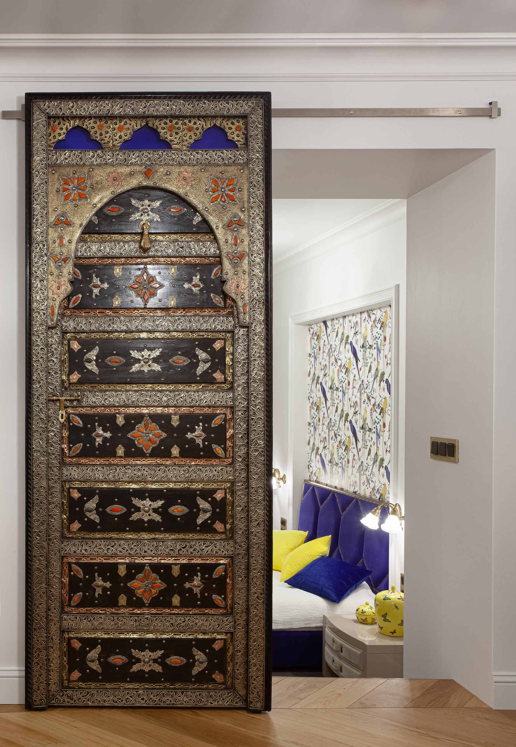 До и после: Квартира с мойкой для обуви в прихожей