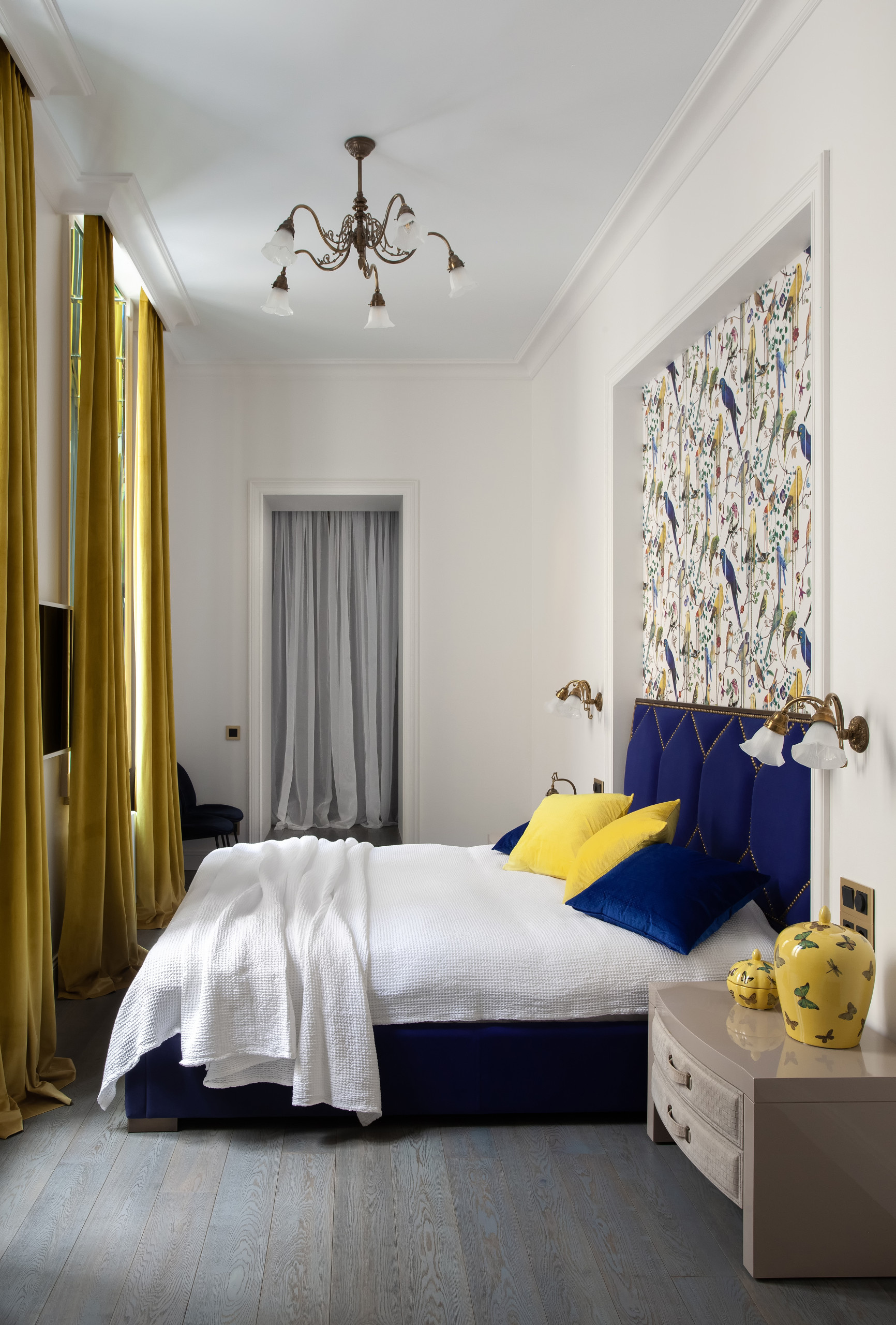 До и после: Квартира с мойкой для обуви в прихожей