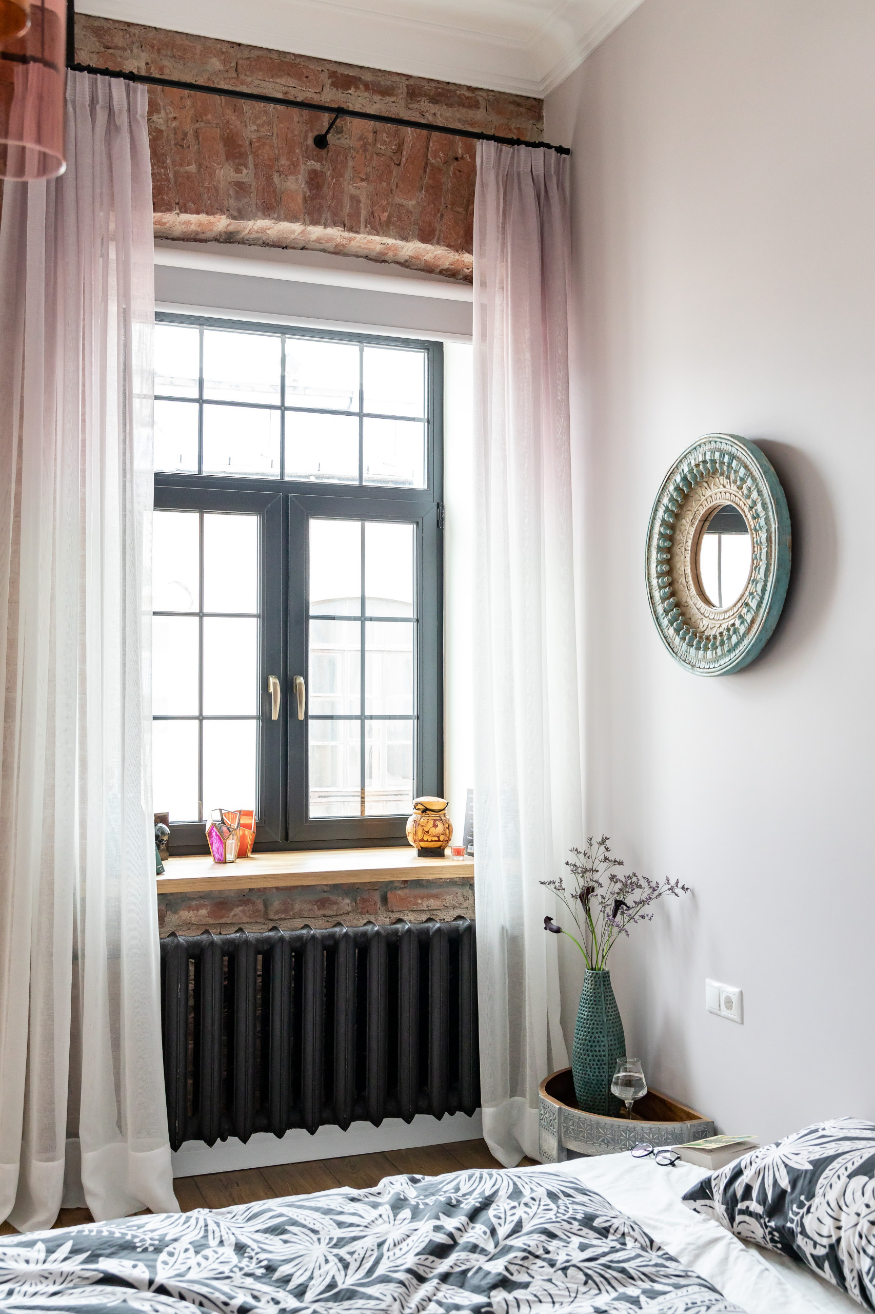 В гостях: Квартира на Литейном проспекте с родным кирпичом