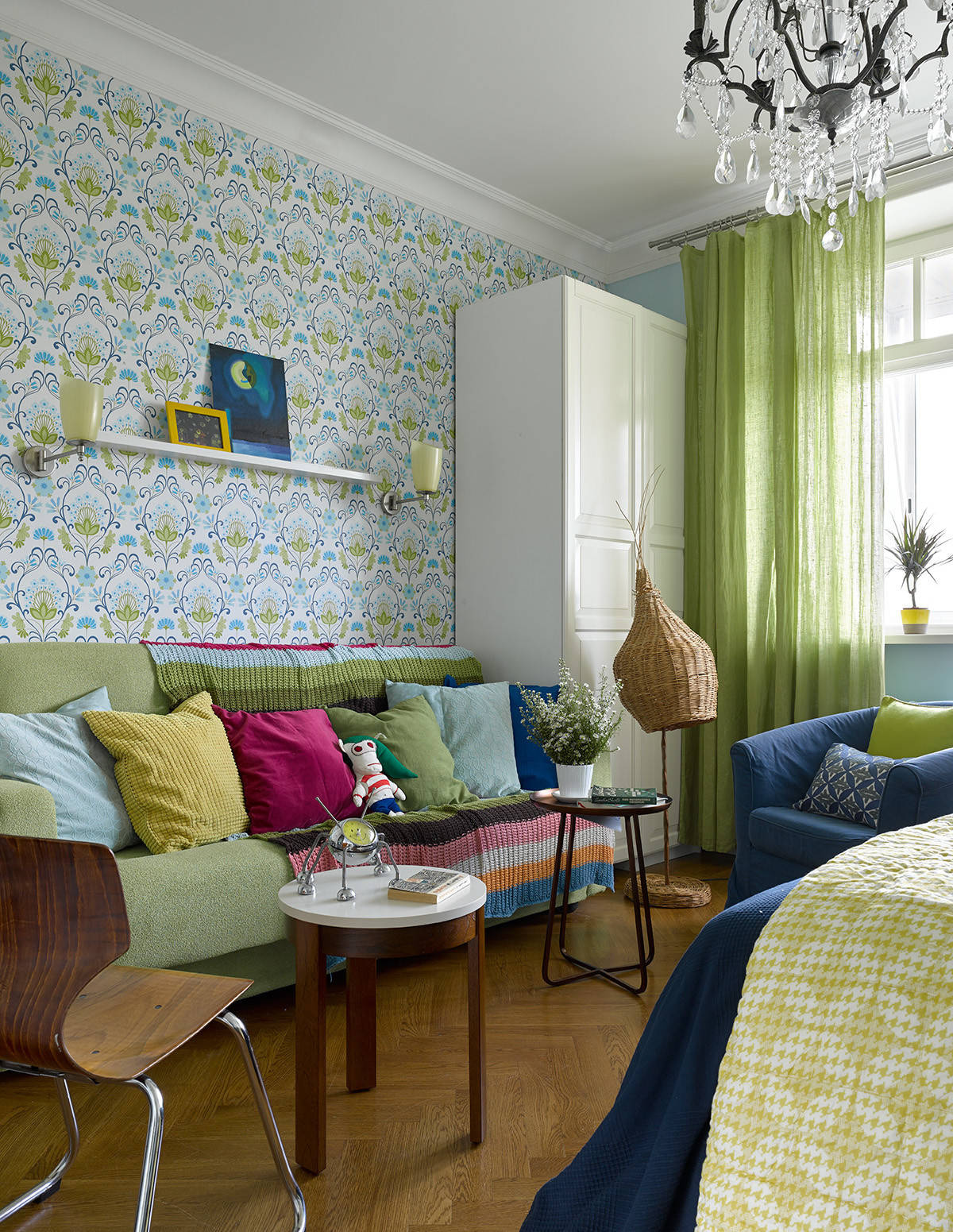 Houzz тур: Интерьер в сталинке с картинами из семейной коллекции