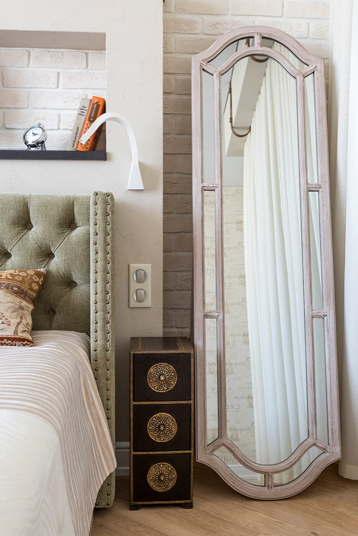 Houzz тур: Квартира со старыми бревнами, кирпичом и телефонной будкой