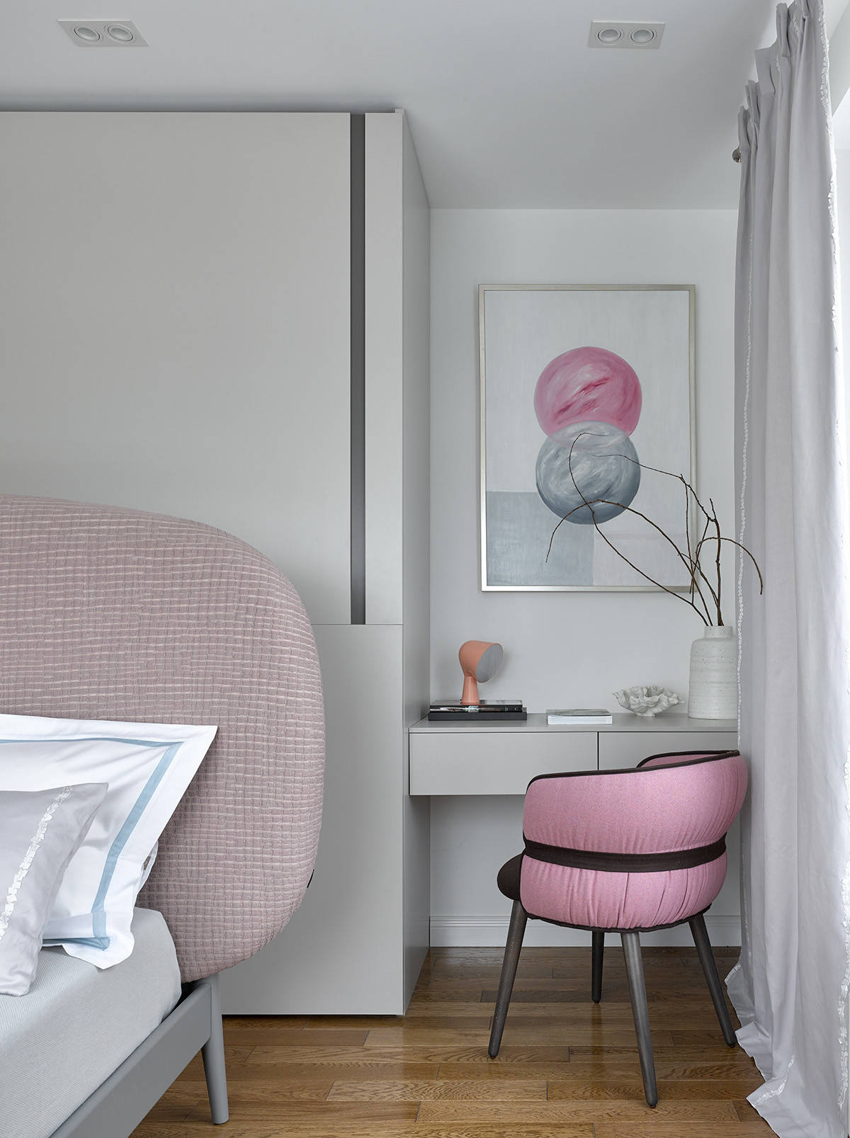 Фотоохота: 31 вариант цветных стен в спальне