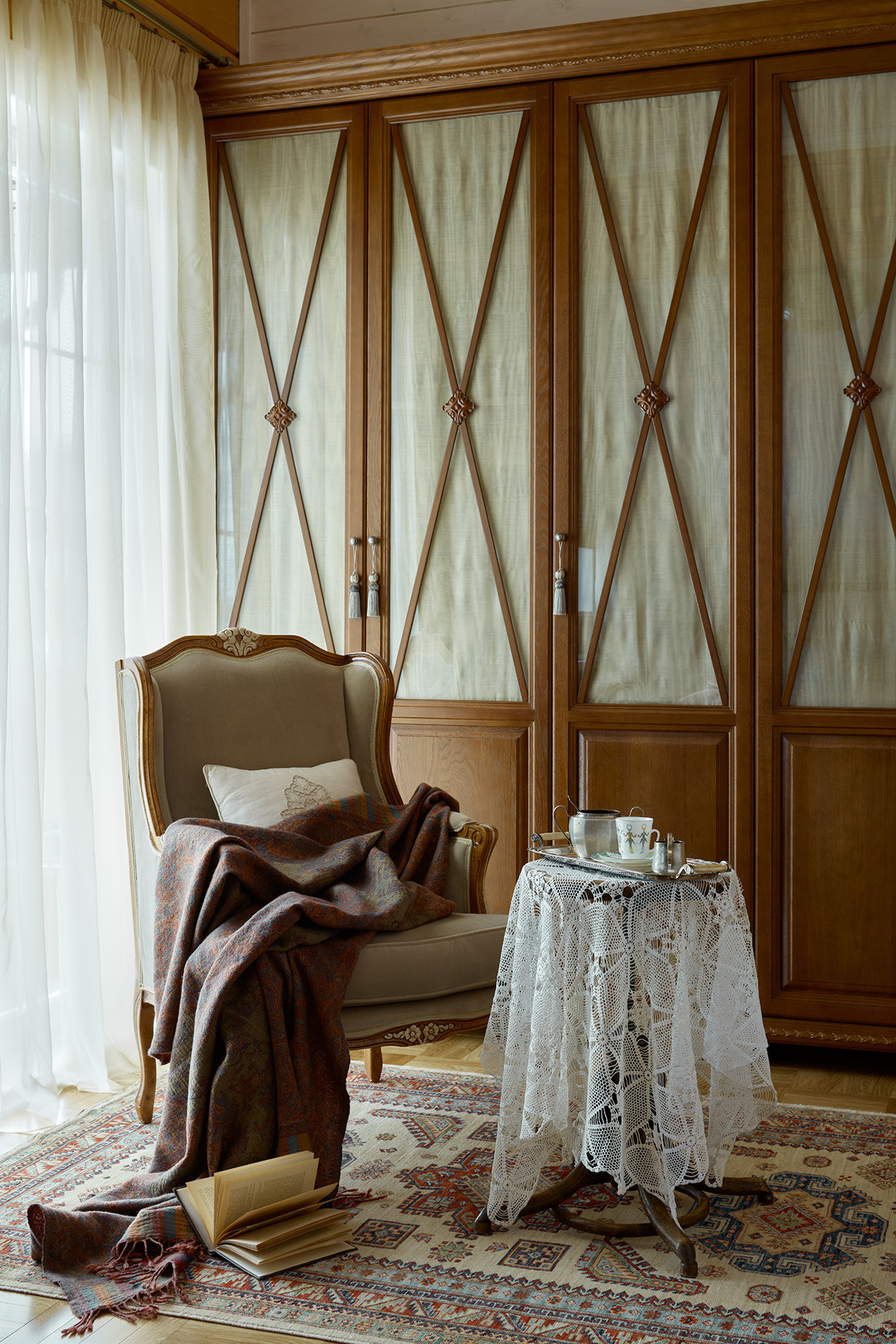 Houzz тур: Атмосфера русской усадьбы в типовом доме из бруса