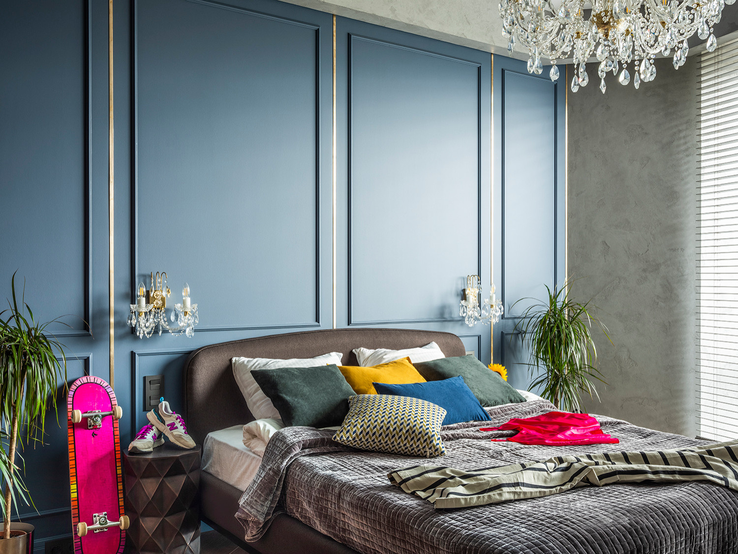 Houzz тур: Лофт с хрустальными люстрами и яркими деталями