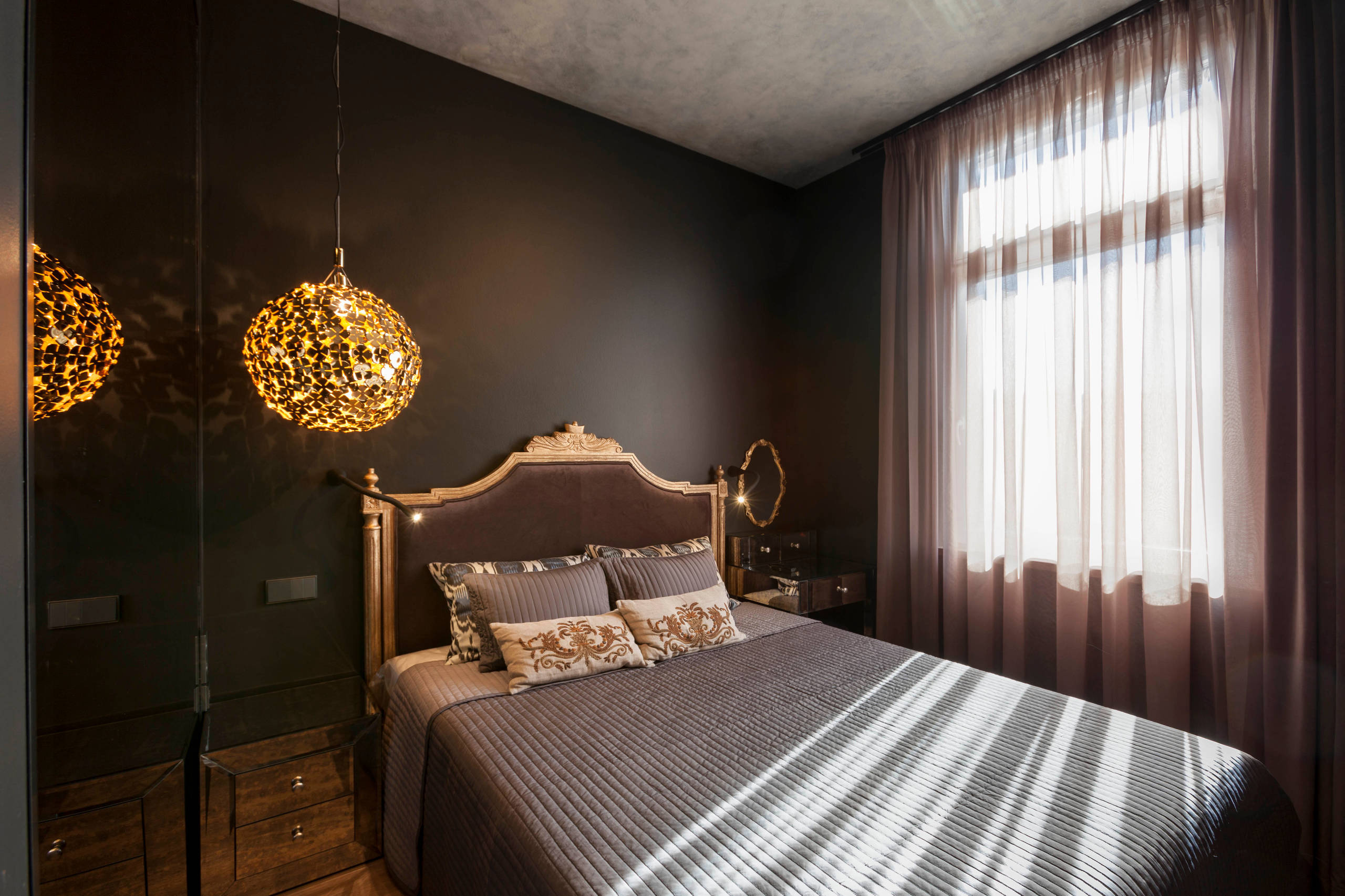 Houzz тур: Маленькая квартира с бетоном и позолотой