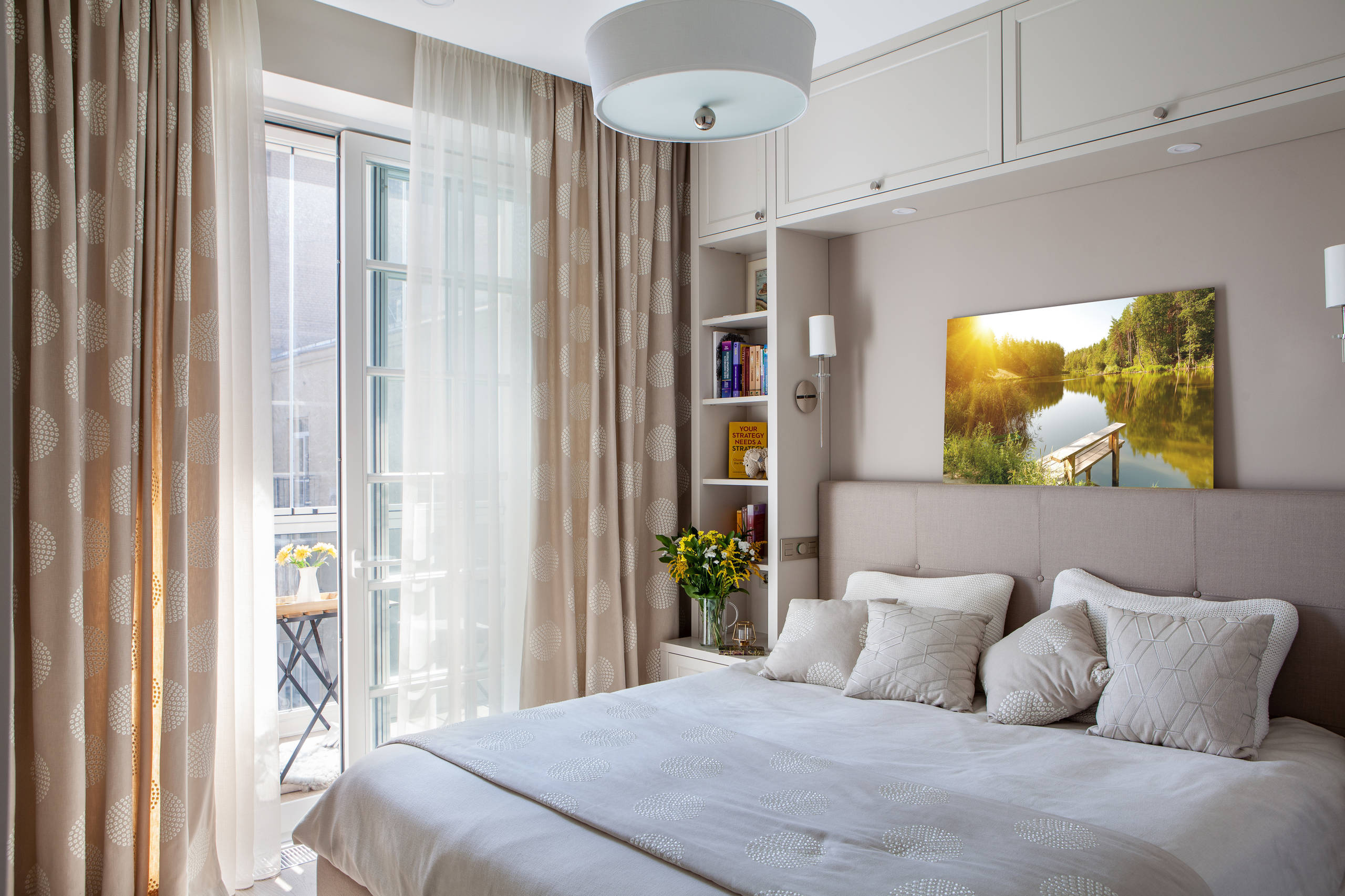 Есть задача: Дизайн узкой спальни