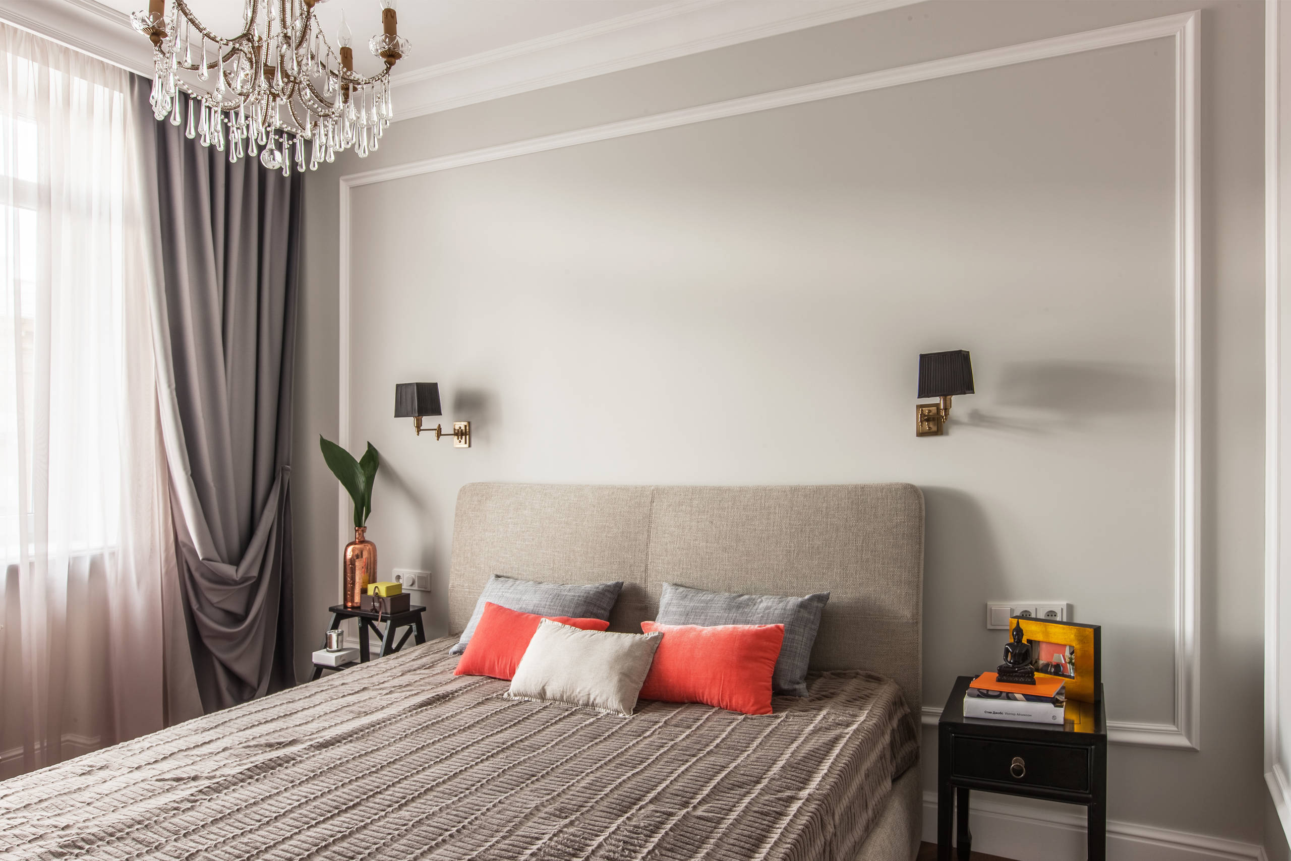 Houzz тур: Современная классика с зеркалами и открытым балконом