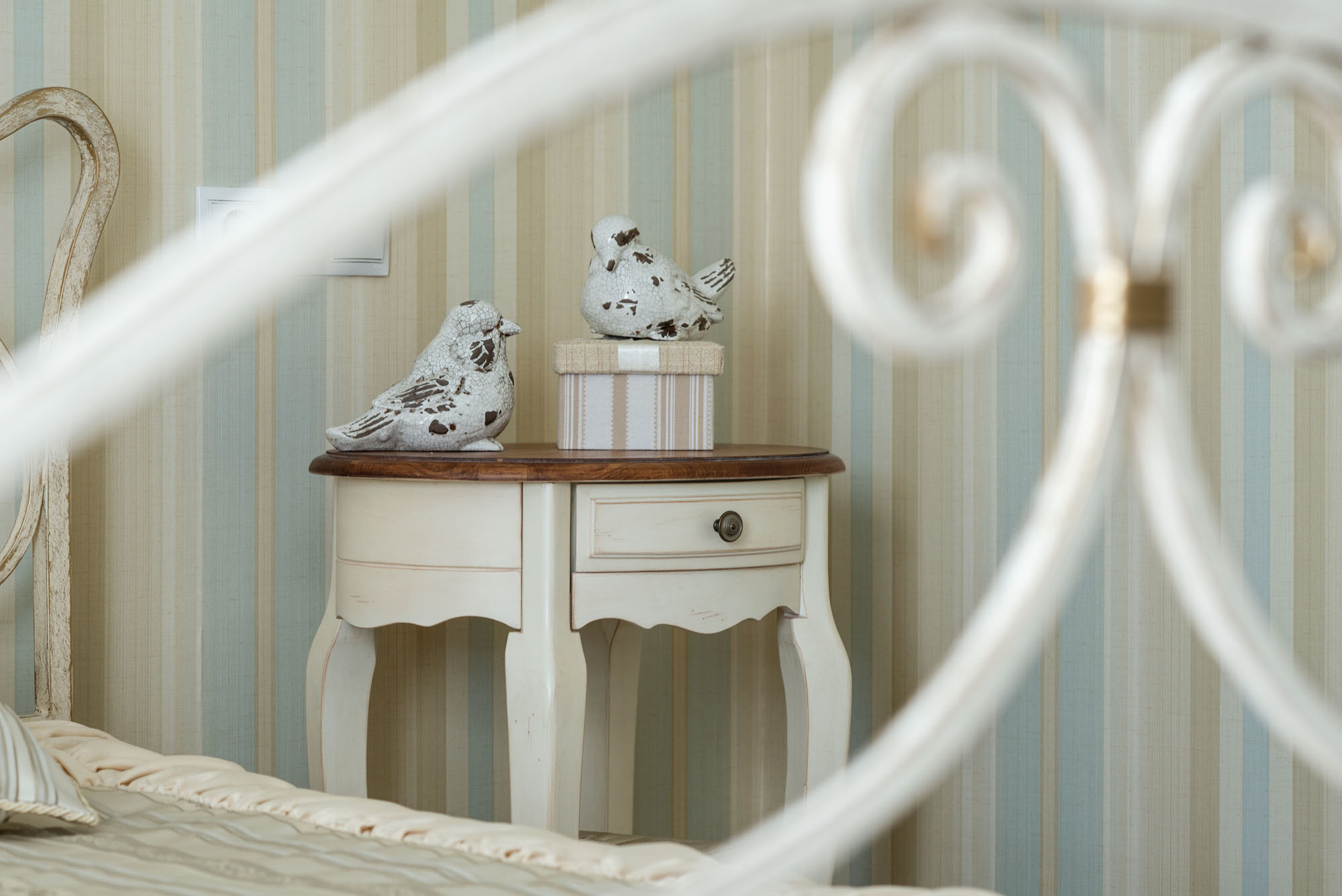 Houzz тур: Дом с видом на сосны и птицами в интерьере