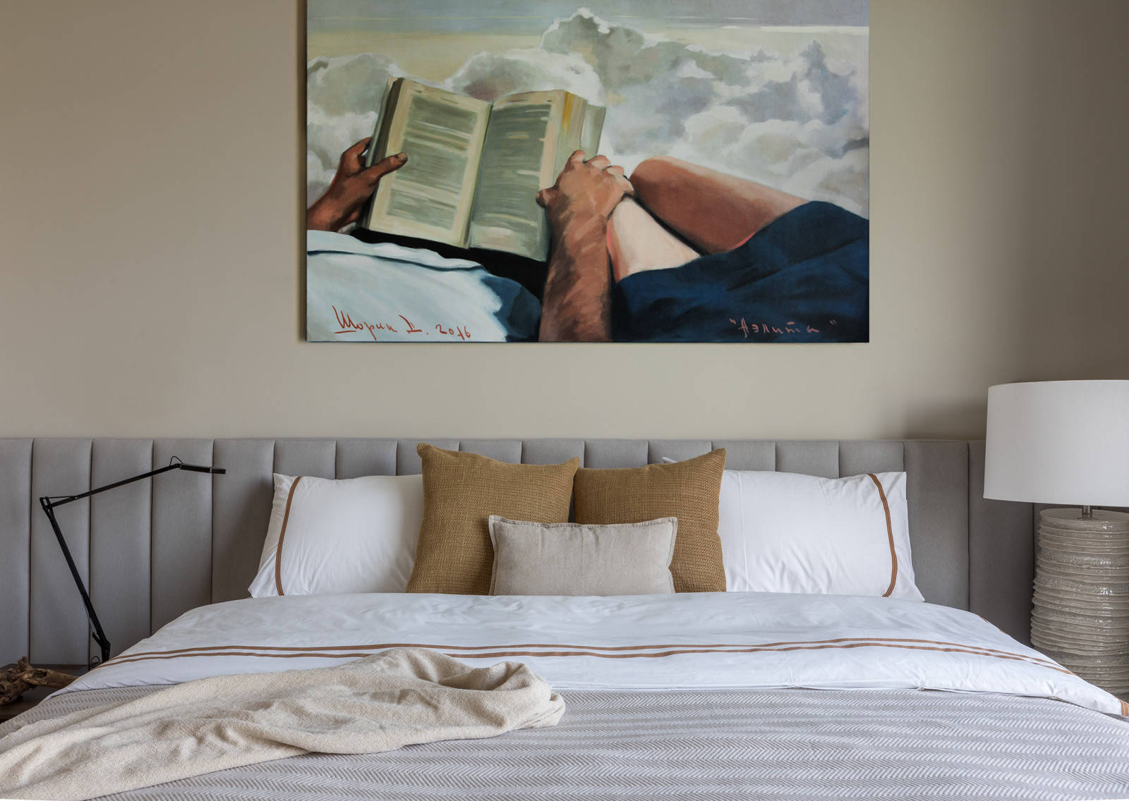 Houzz тур: Квартира с ванной в спальне и сквозным камином