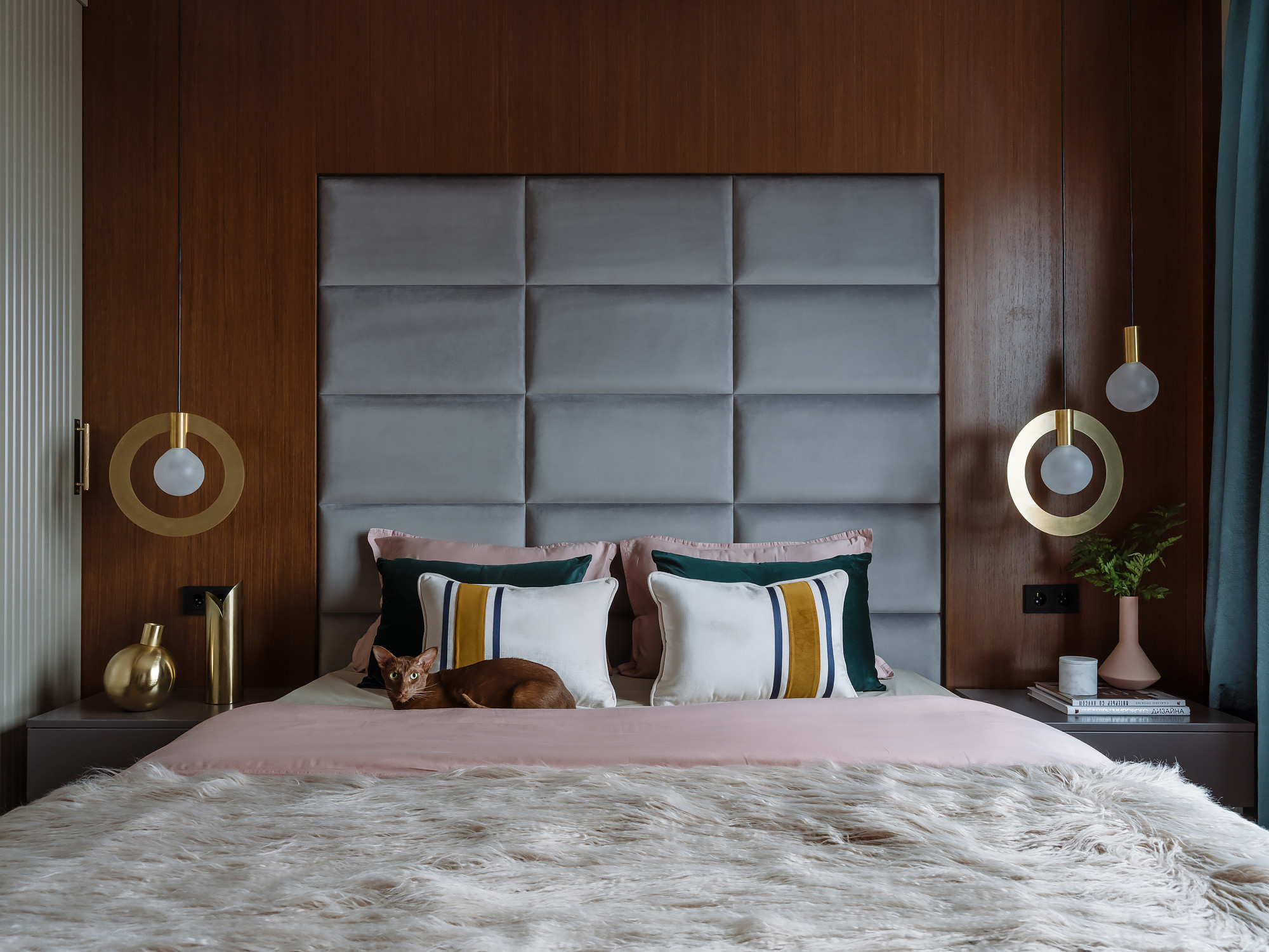 Houzz тур: Квартира с изумрудным диваном