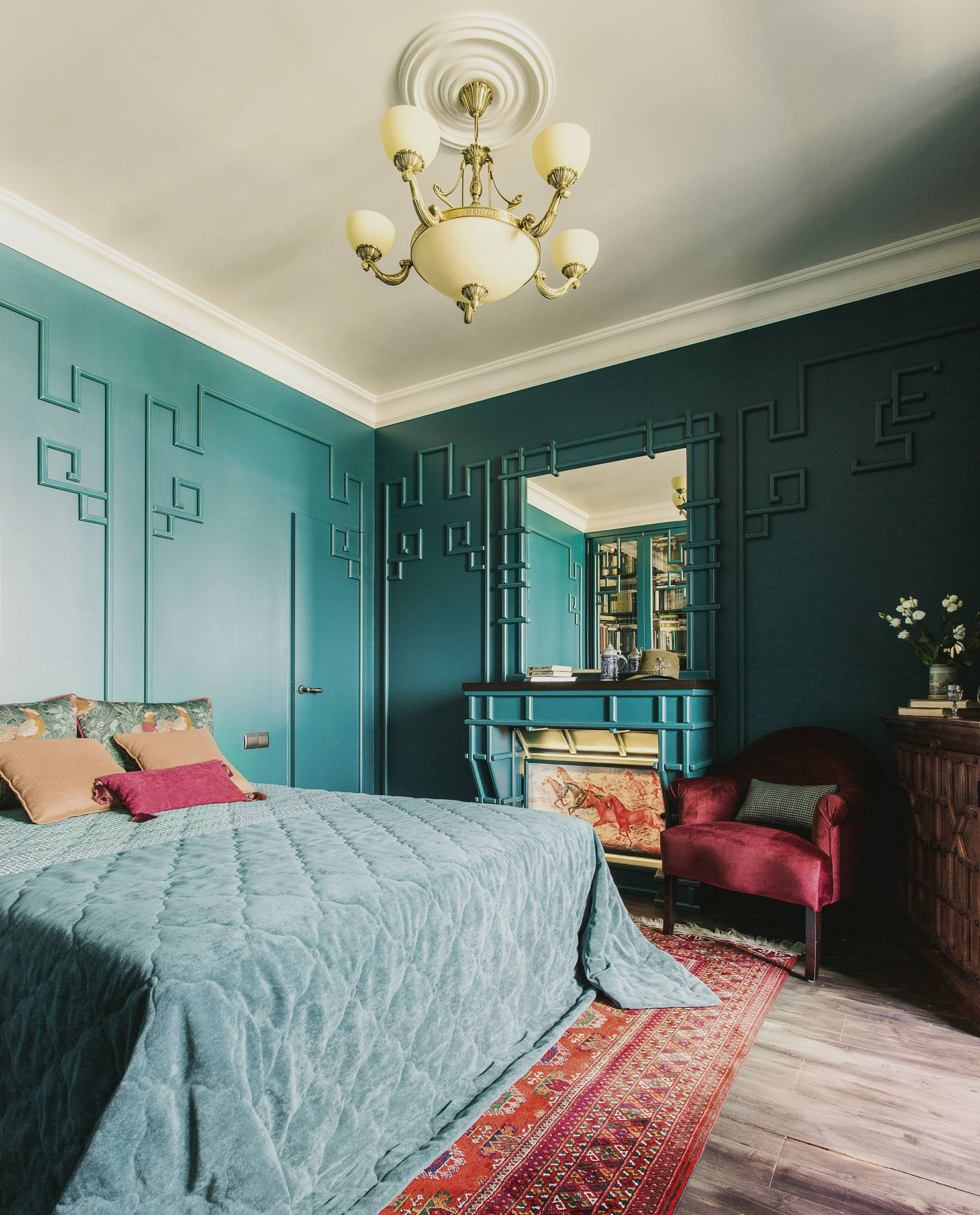 Houzz тур: Апартаменты с картиной в камине