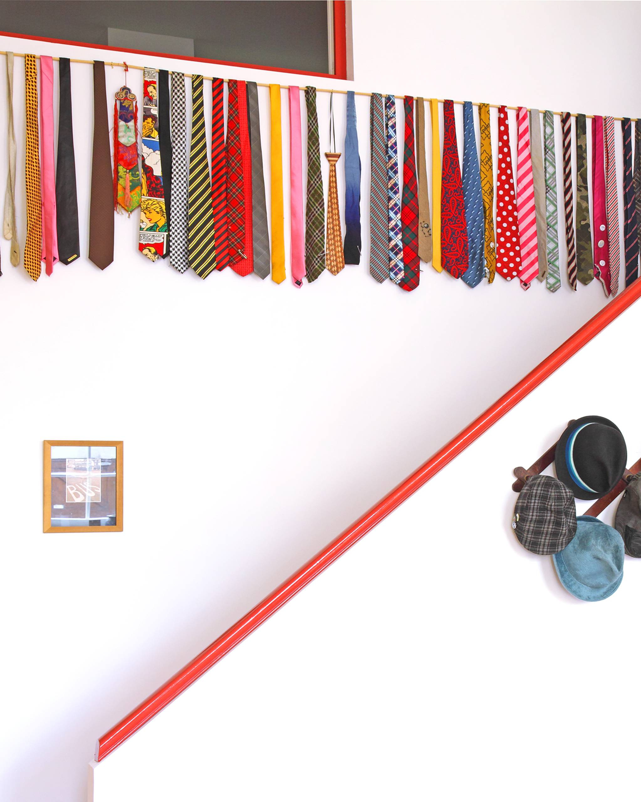 Посадить на крючок: Как сделать прихожую необычной и функциональной