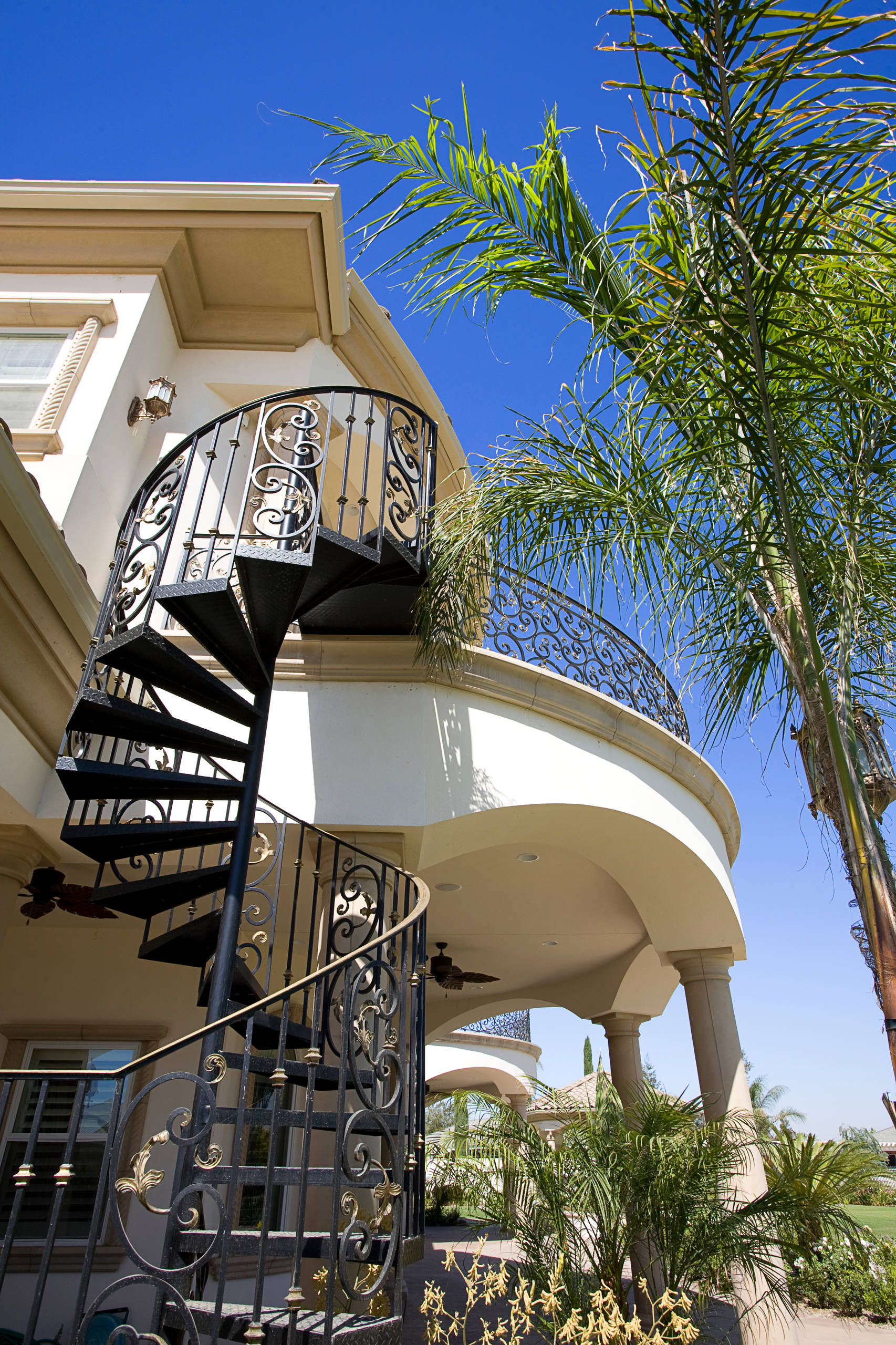 Фотоохота: Внешняя винтовая лестница