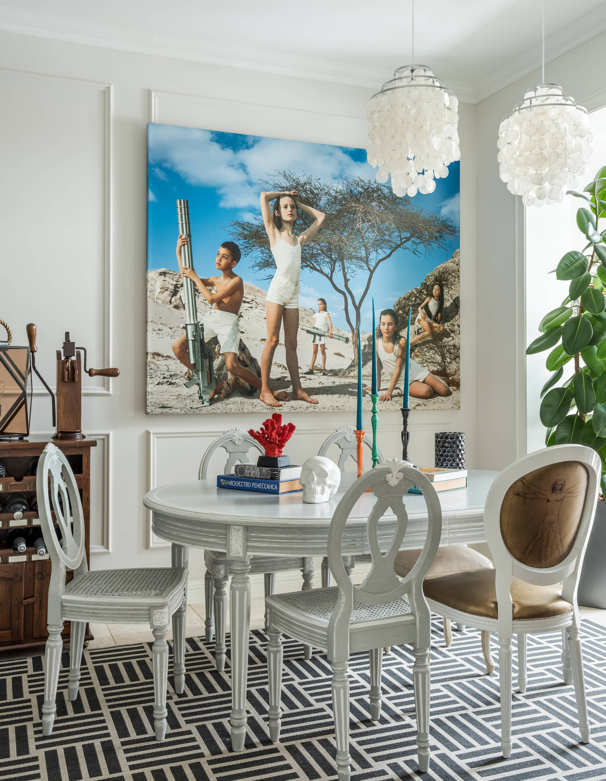 В гостях: Квартира с элементами барокко и современным искусством