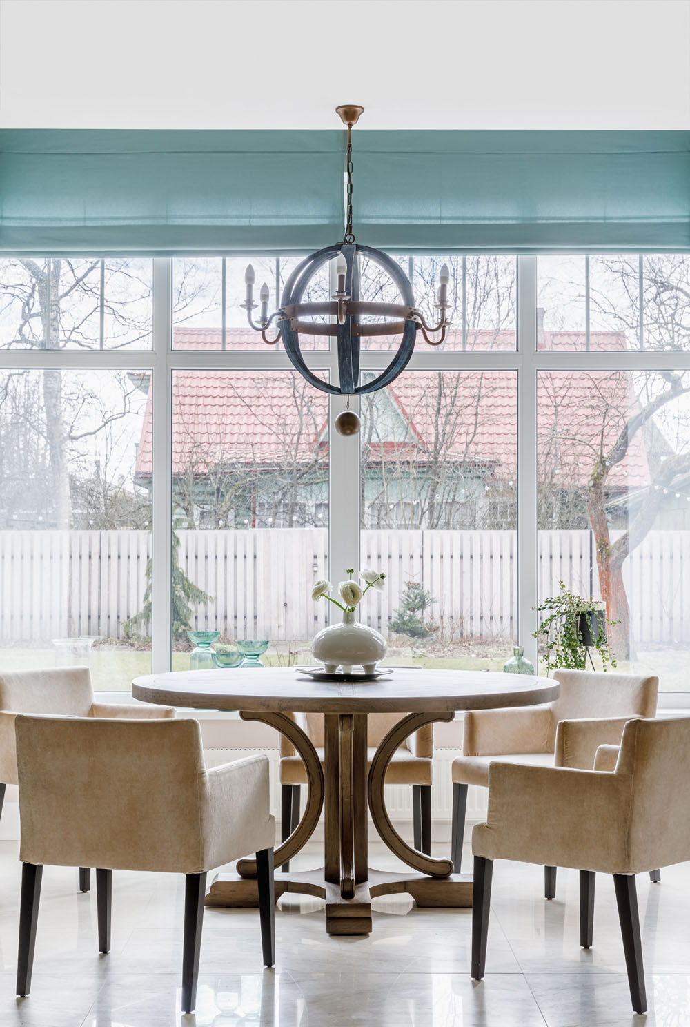 В гостях: дом в Лесном Городке, где интерьер собирали по крупицам