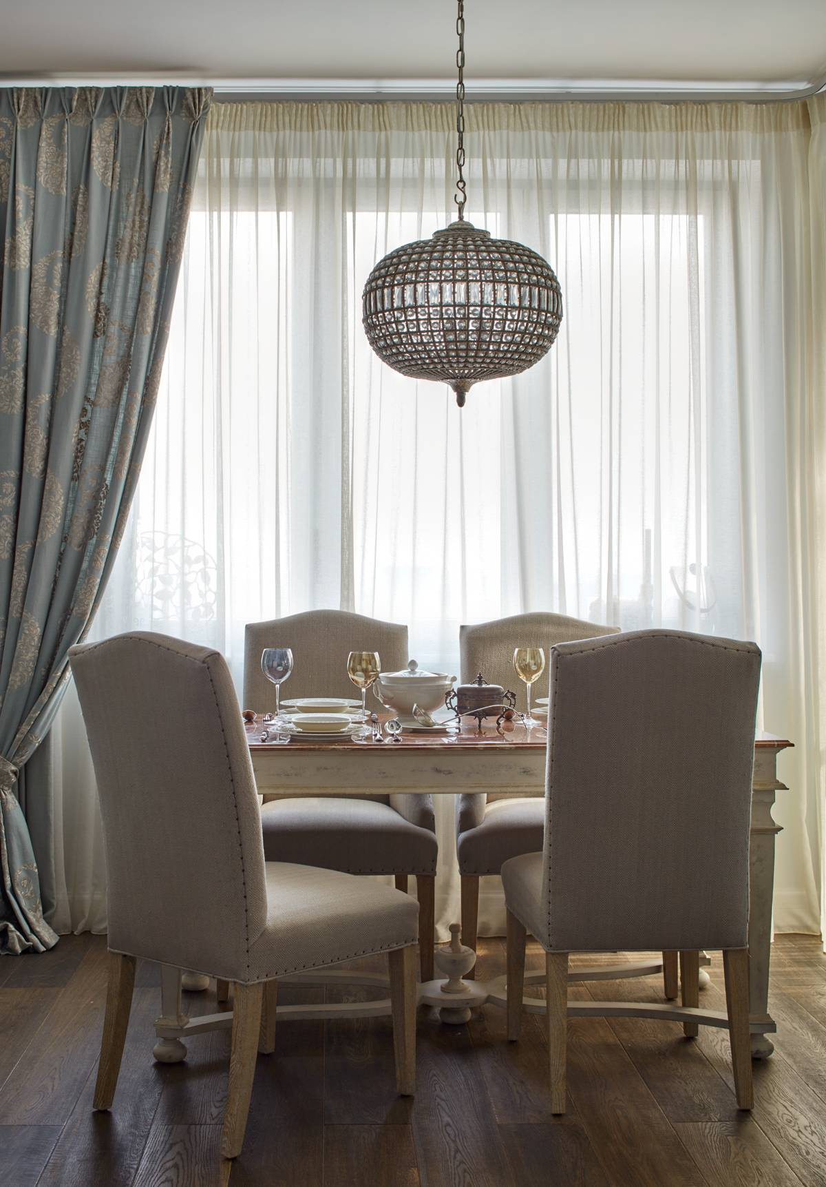 Houzz тур: Французские аккорды в квартире для молодой семьи