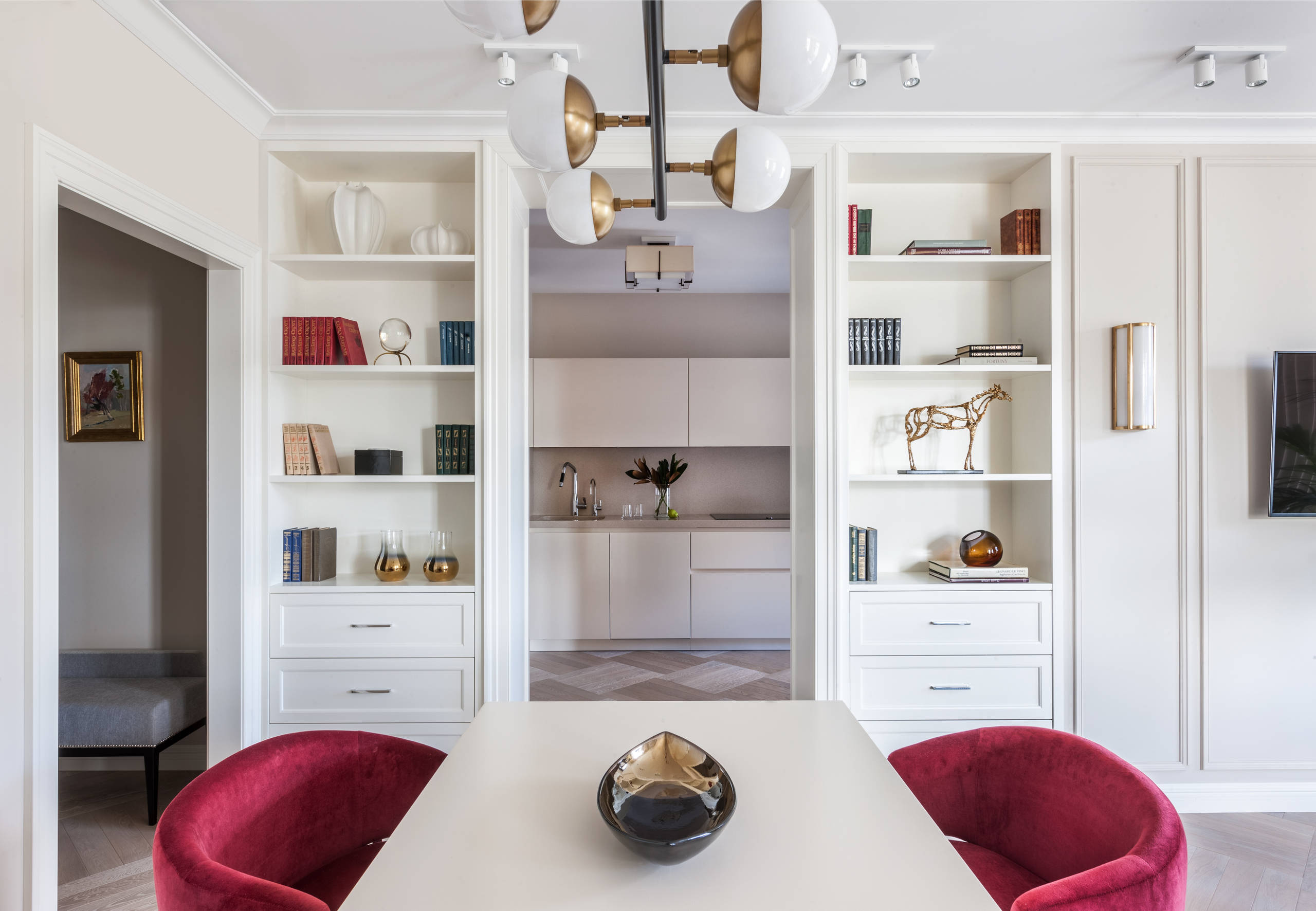 Houzz тур: Квартира с зеркальным холлом