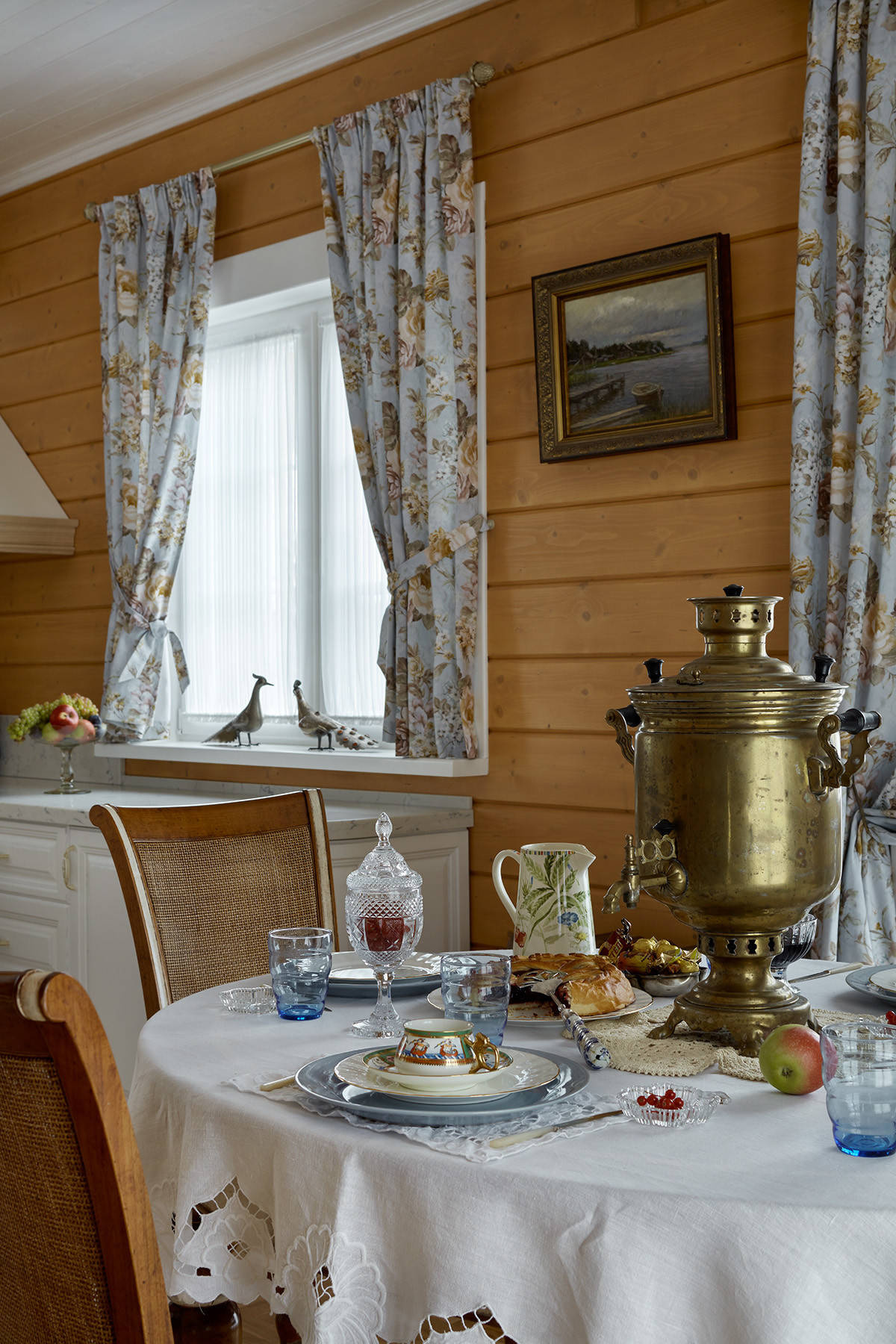 Houzz тур: Атмосфера русской усадьбы в типовом доме из бруса