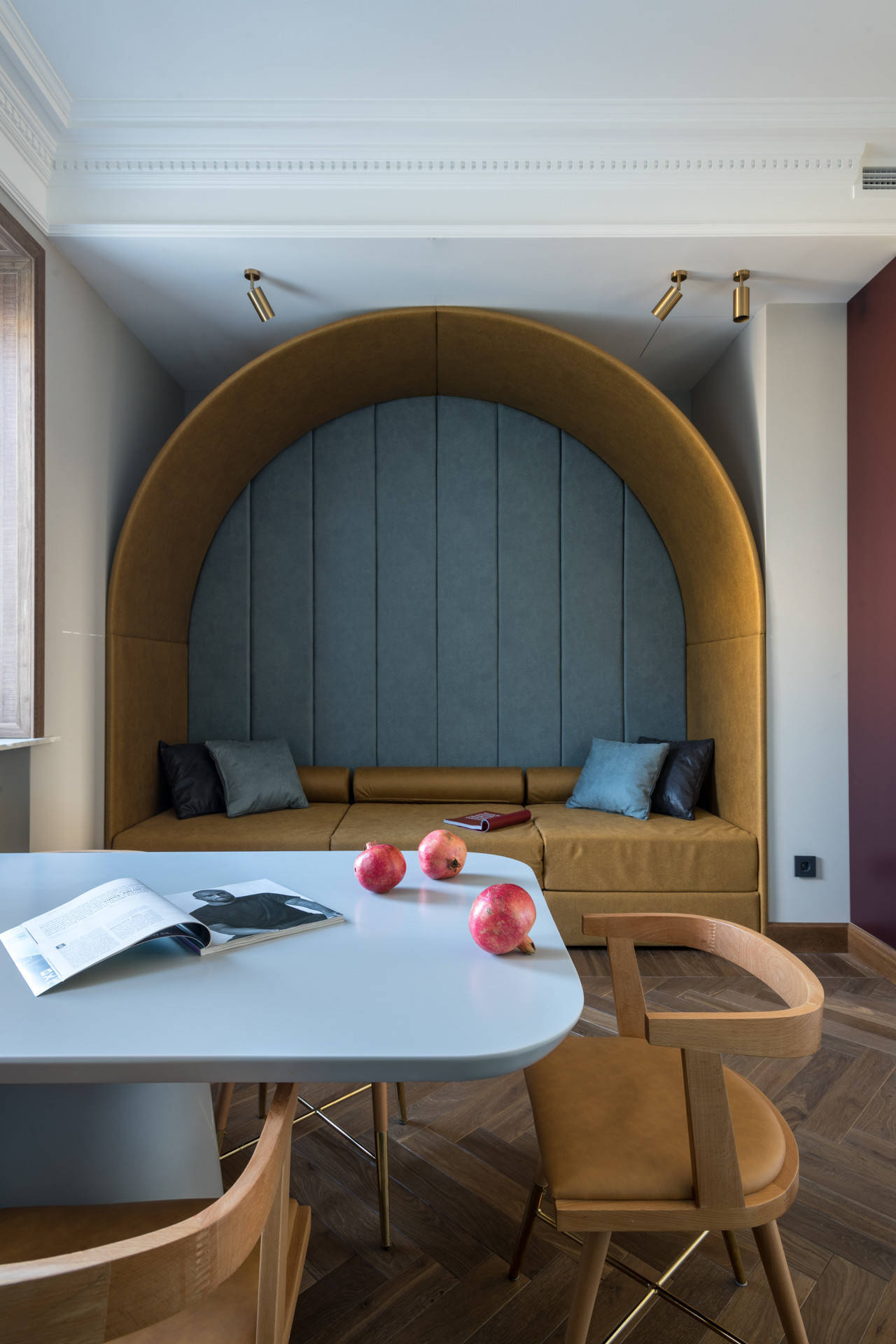 Houzz тур: Квартира в сталинке — с «навесом» на кухне