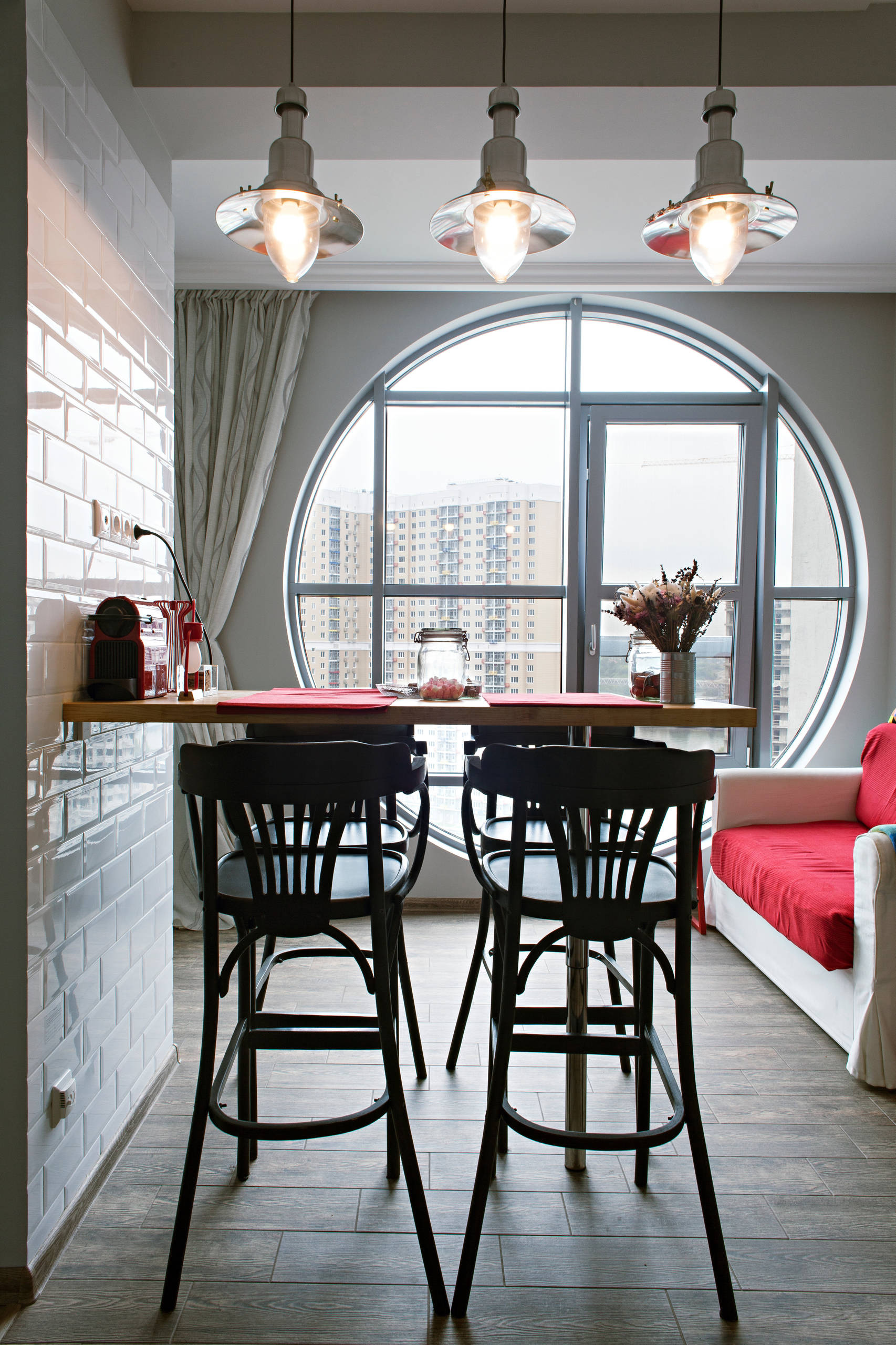 В гостях: Круглые окна и лаконичный дизайн в Красногорске