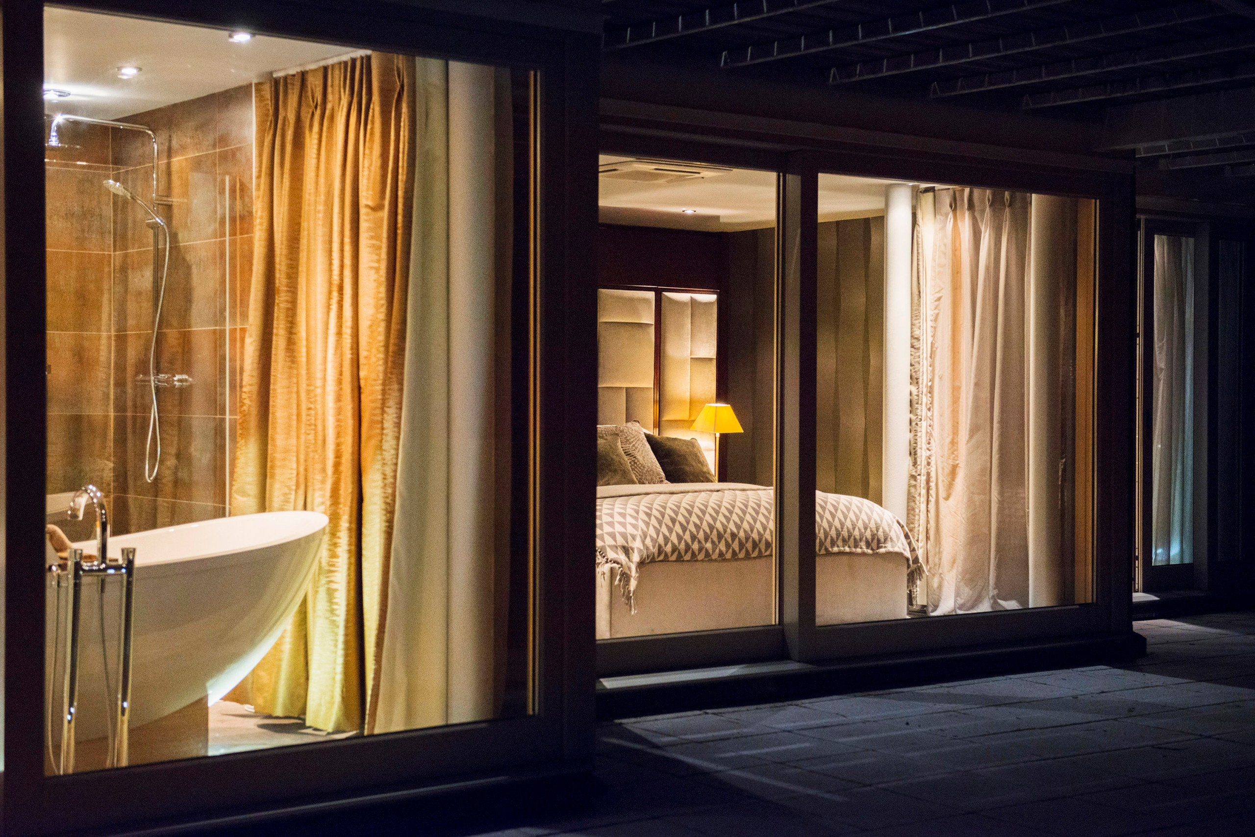 Дом с панорамными окнами: Что знать, выбирая окна-порталы