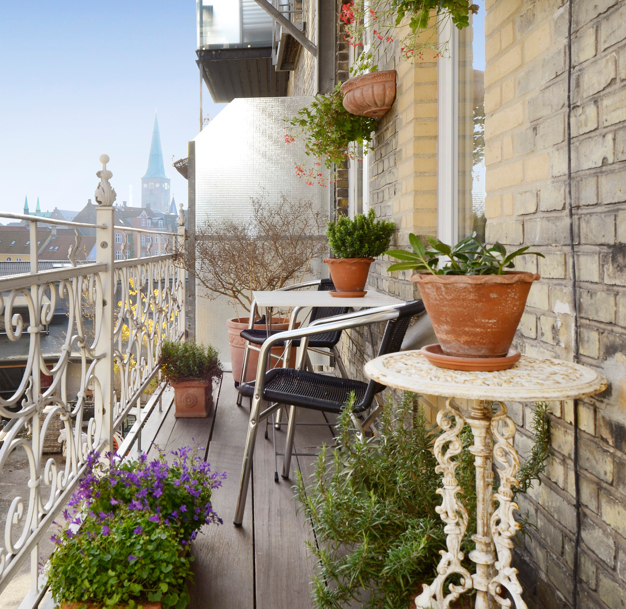 Фотоохота: 86 дизайн-идей для небольшого открытого балкончика