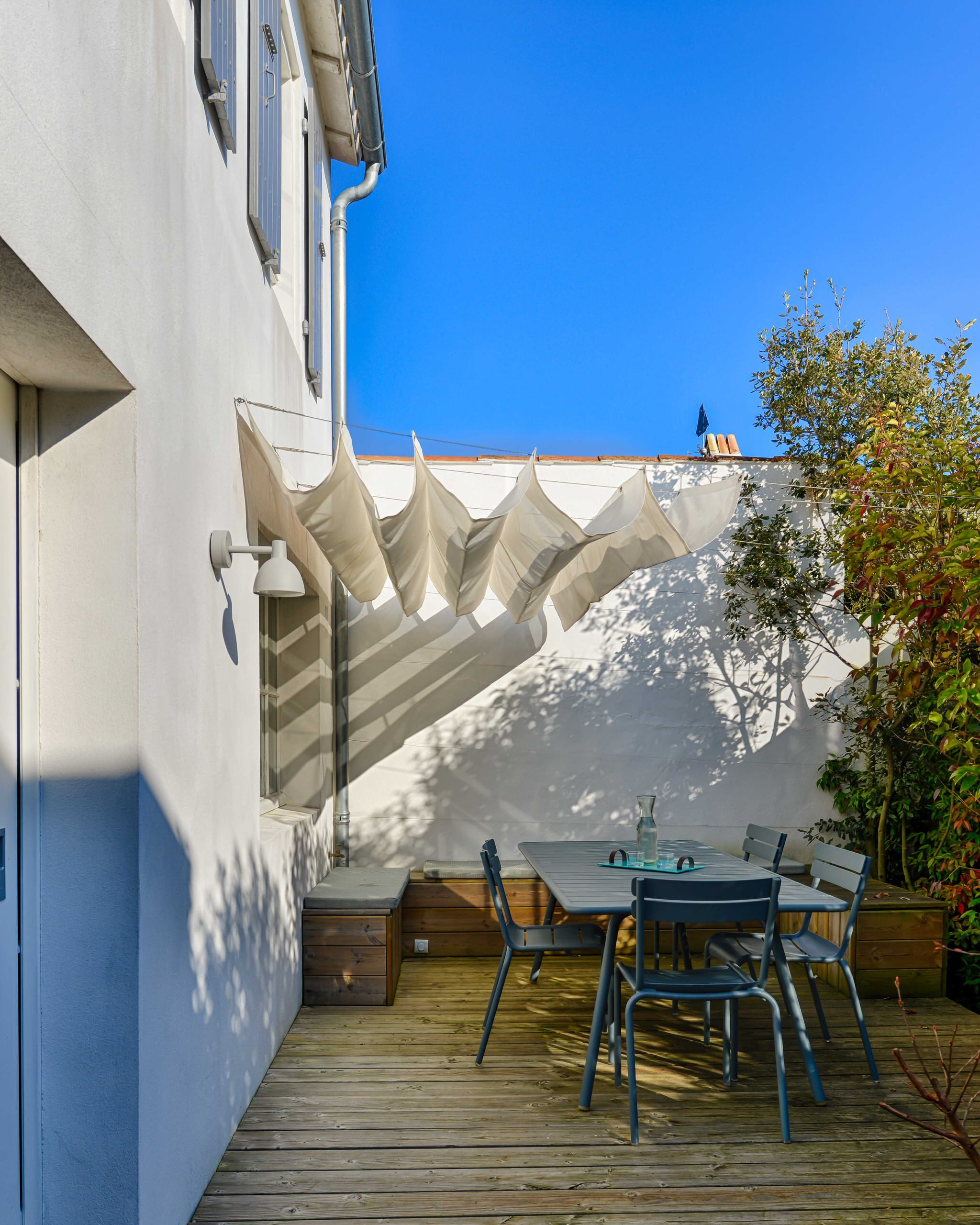 Завтрак на траве: Как организовать столовую посреди сада