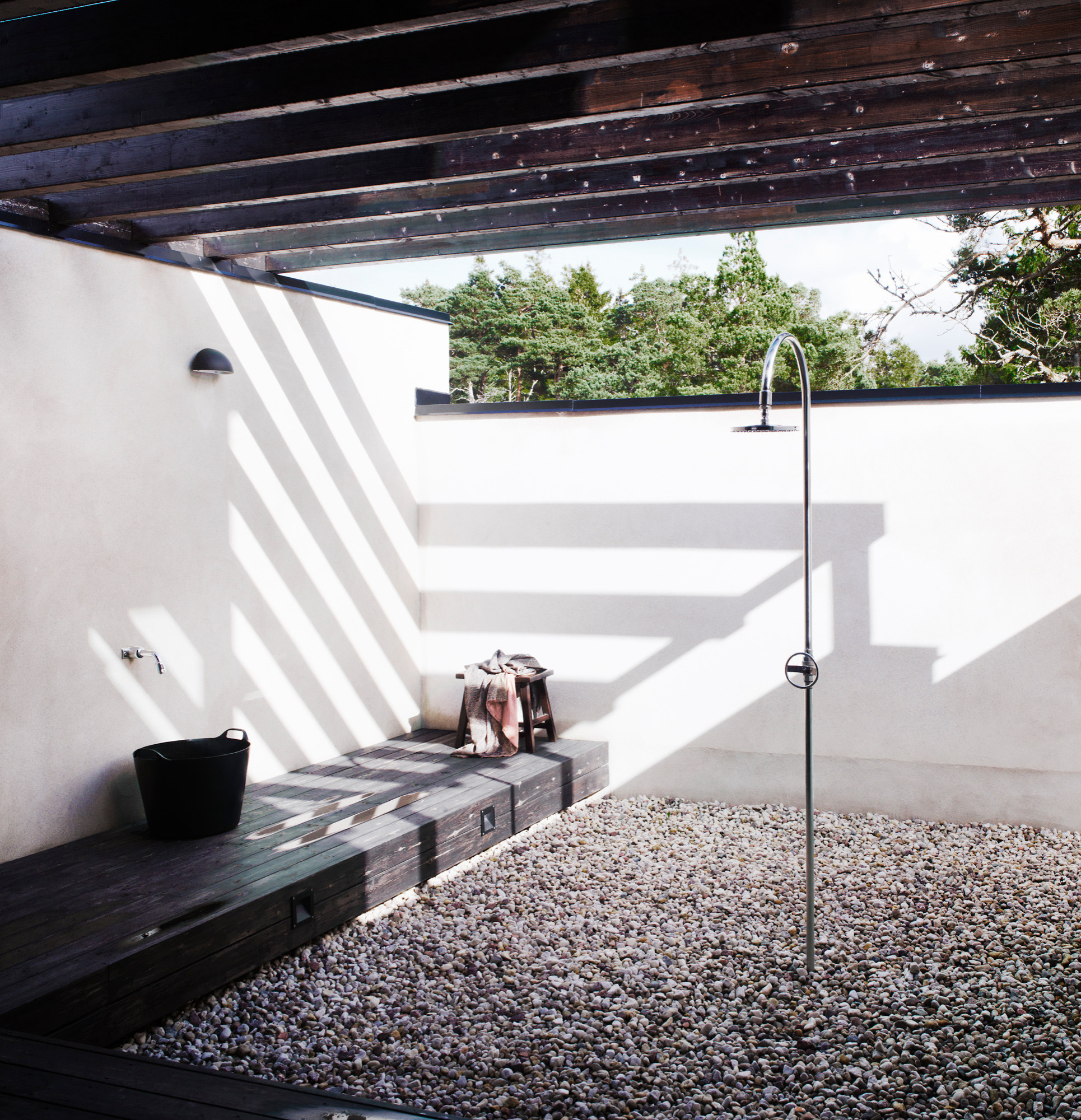 Как правильно: Летний душ на даче своими руками