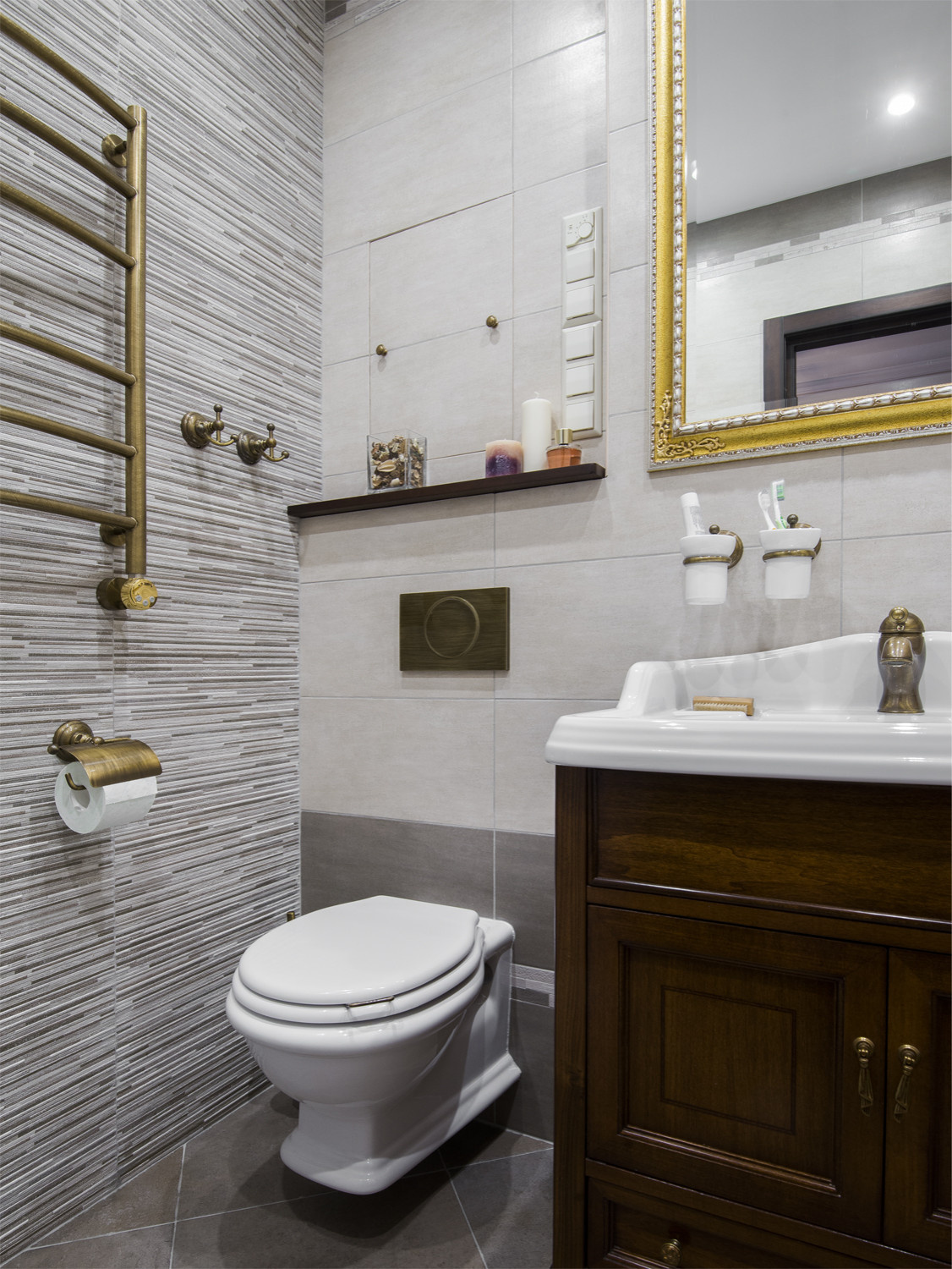 Как правильно: Спрятать коммуникации в ванной комнате