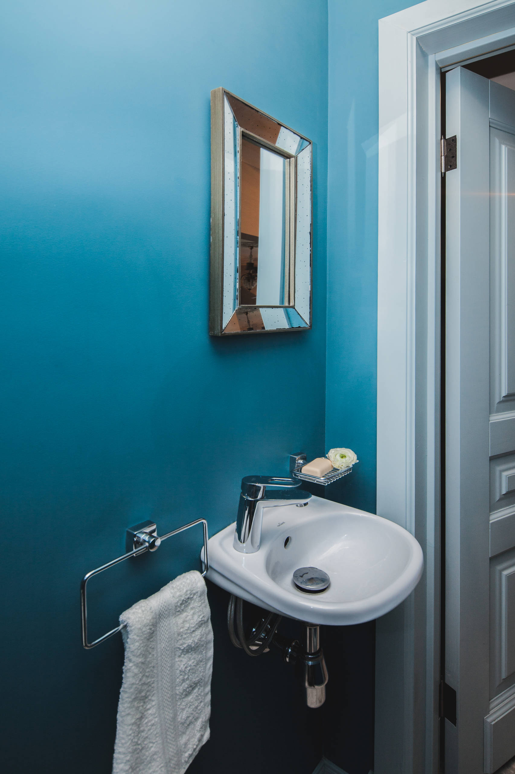 Со всеми удобствами: Маленькая ванная комната в типовом доме