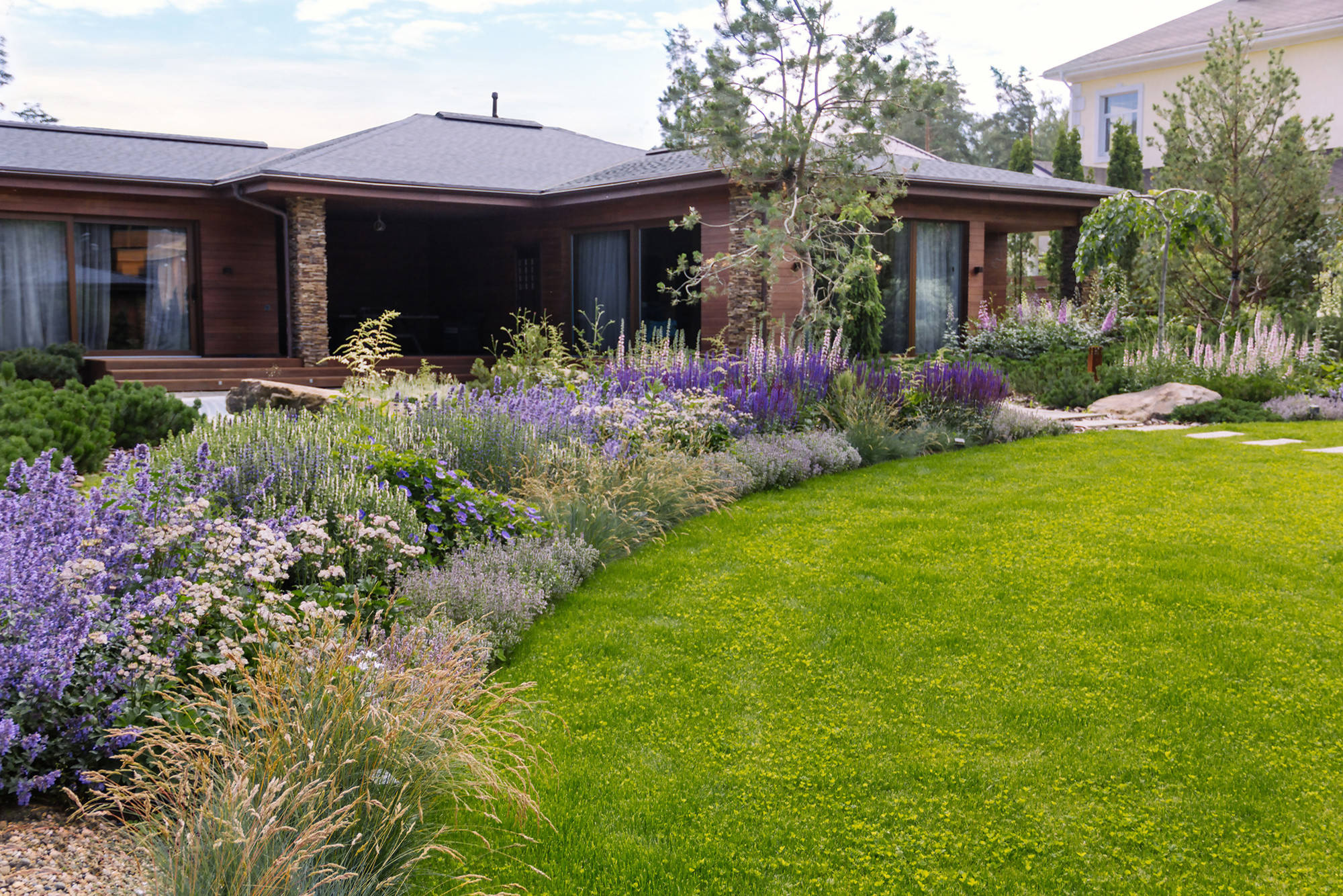 Как правильно: Спланировать цветник на садовом участке