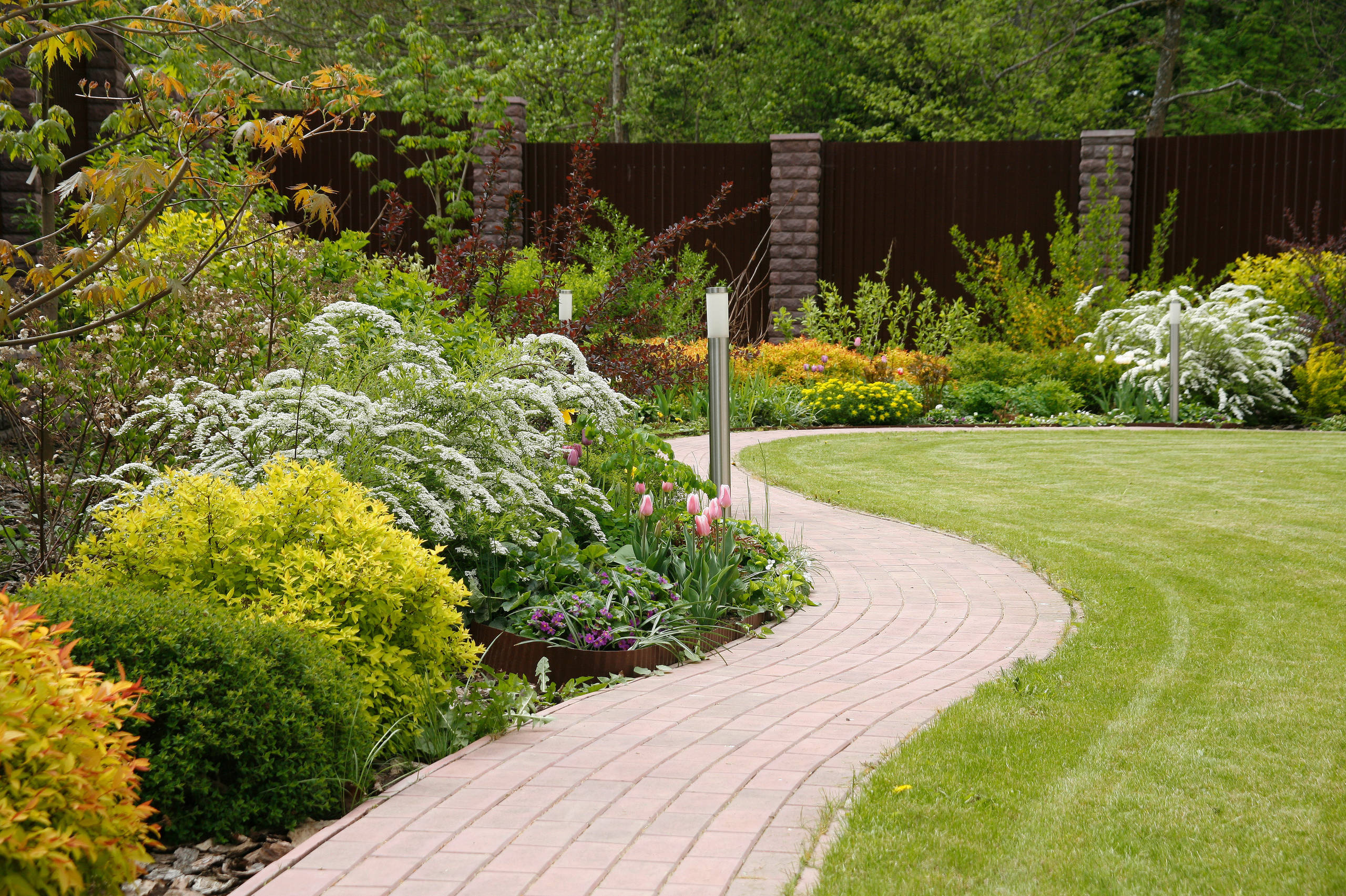 Как правильно: Спланировать цветник на садовом участке