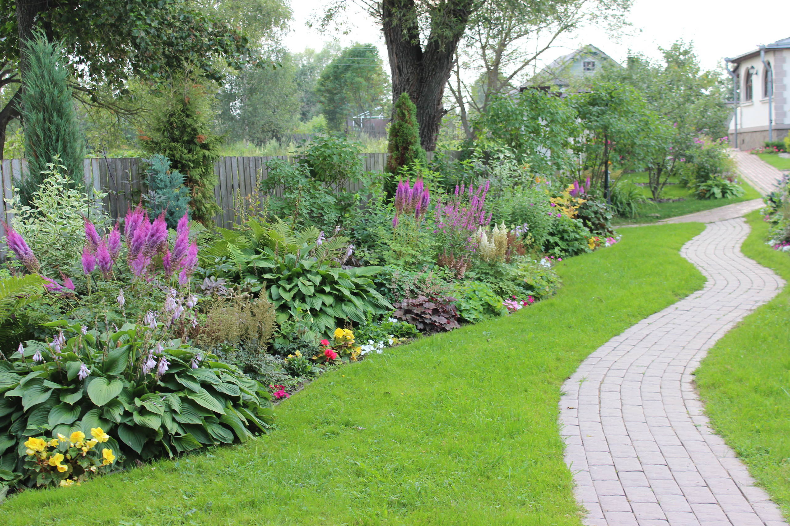 Как правильно: Спланировать цветник на садовом участке