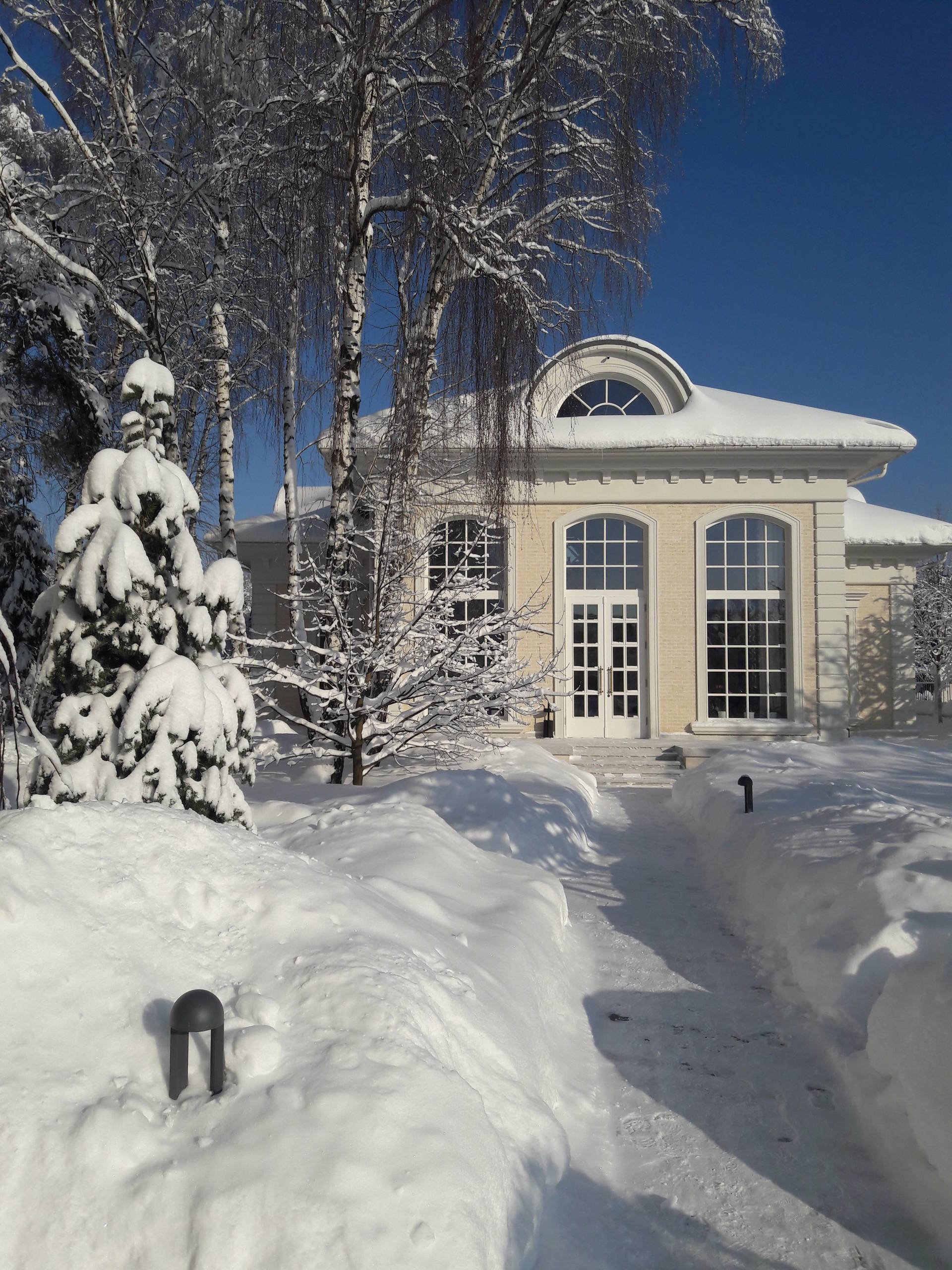 Как правильно: Приспособить участок для проживания зимой